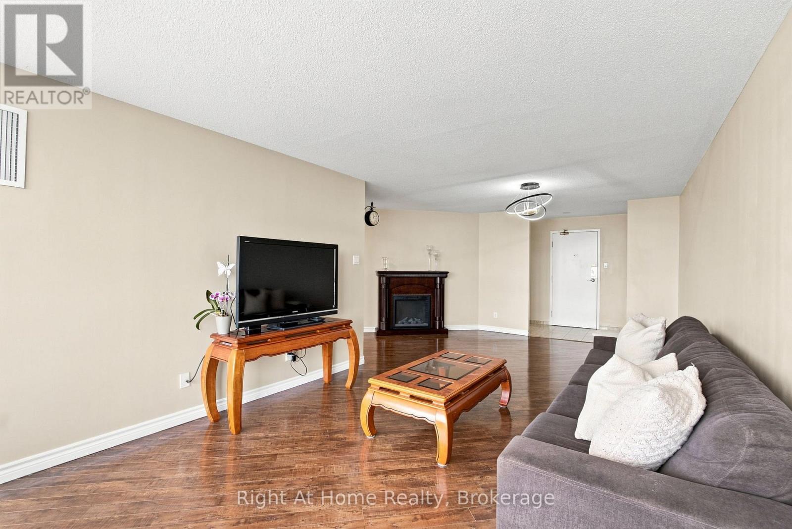 1215 - 11753 Sheppard Avenue E Property Photo 12