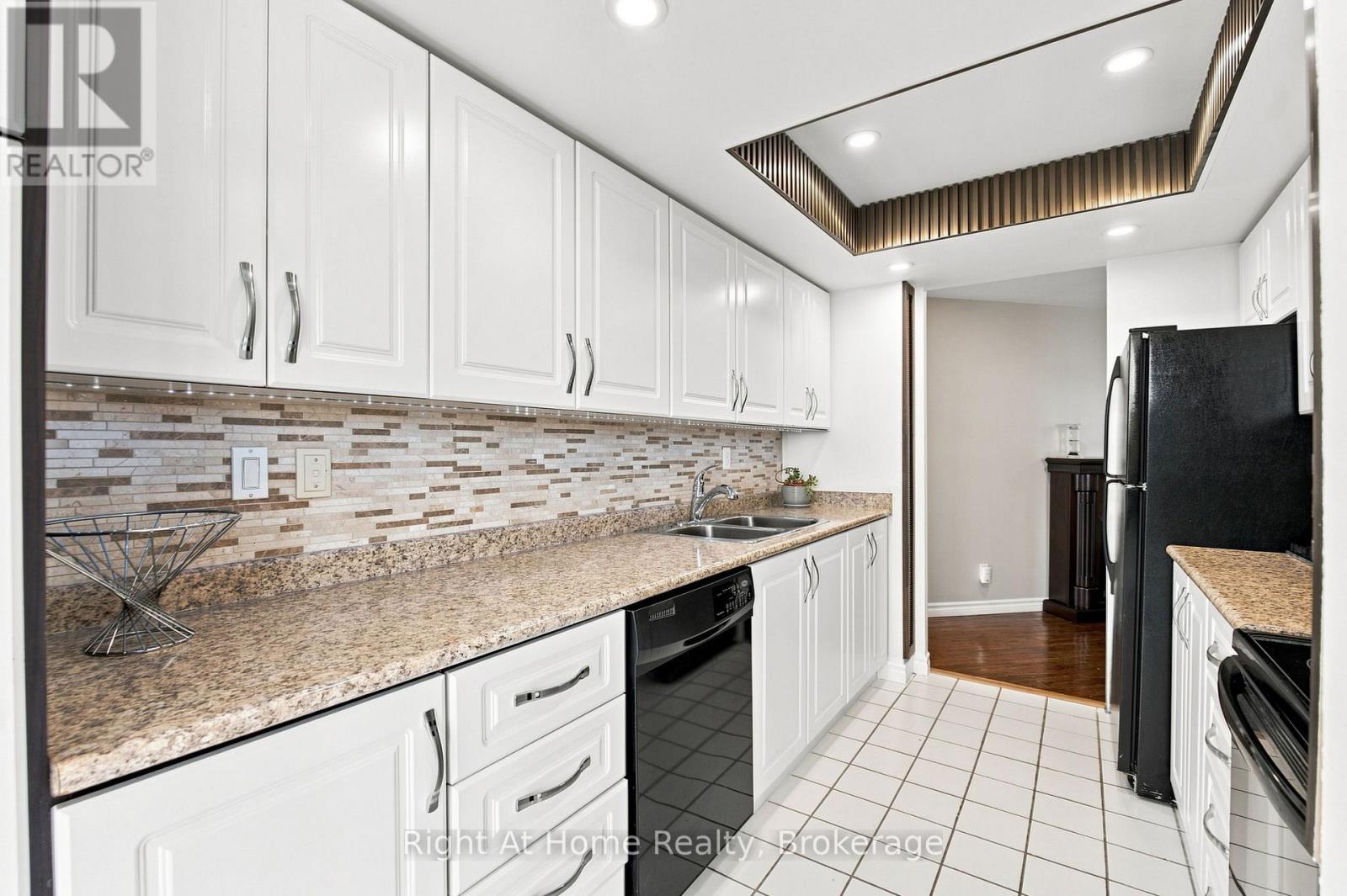 1215 - 11753 Sheppard Avenue E Property Photo 20