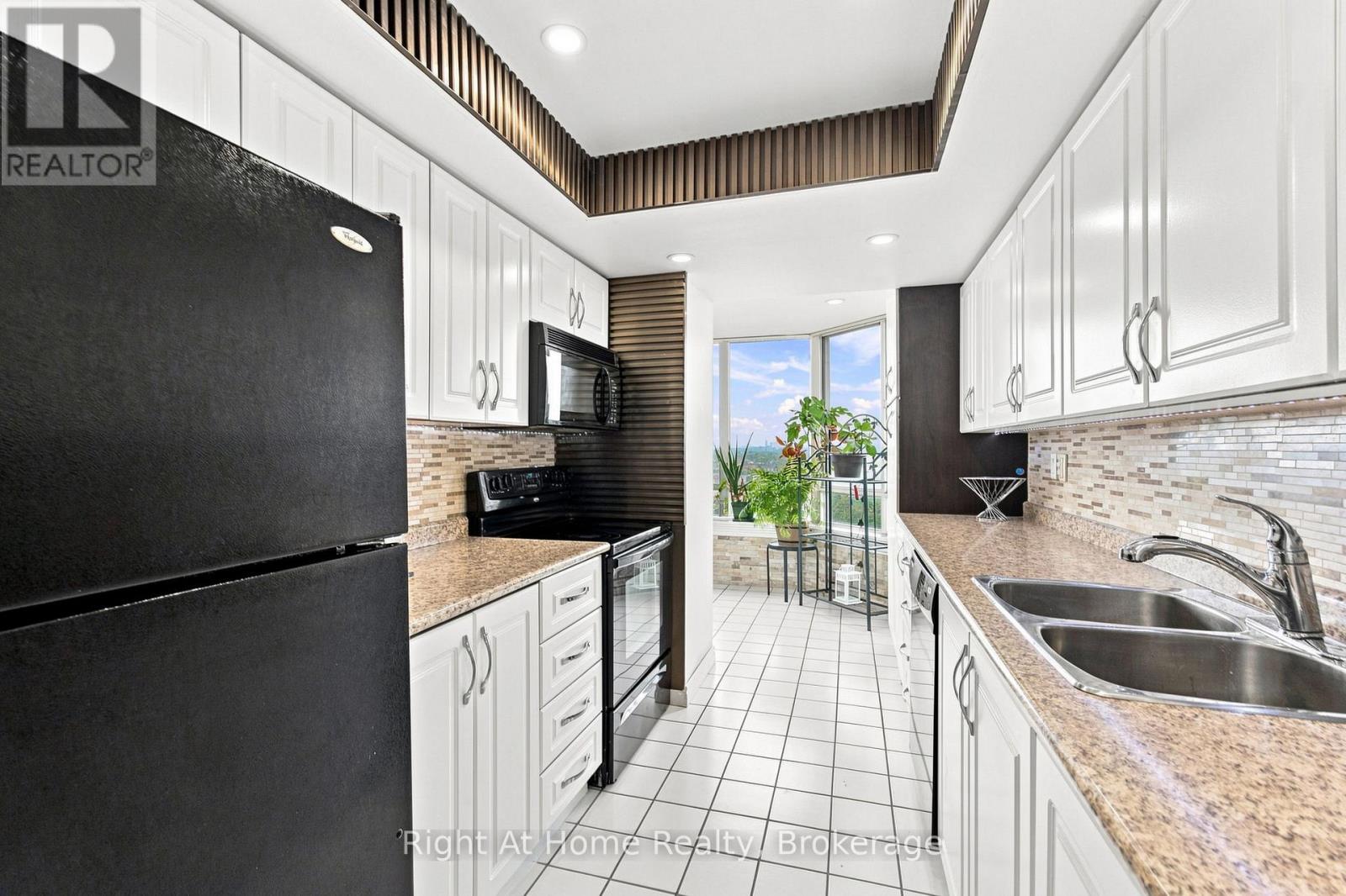 1215 - 11753 Sheppard Avenue E Property Photo 21