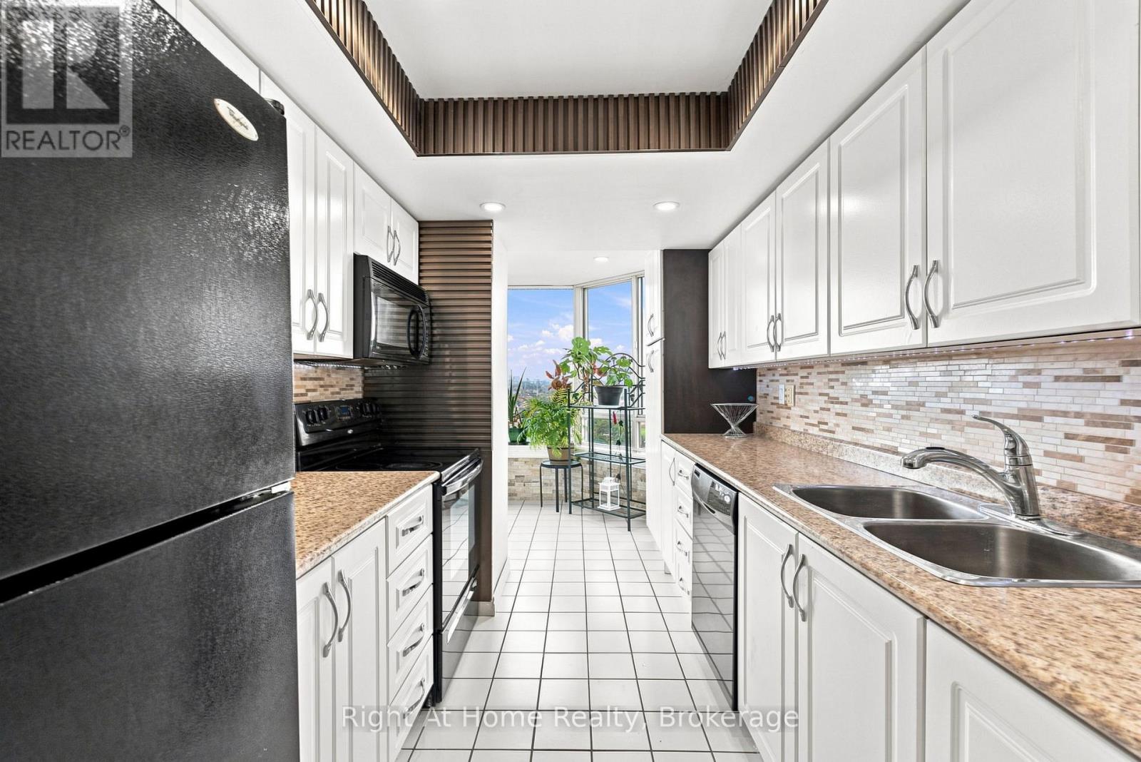 1215 - 11753 Sheppard Avenue E Property Photo 22