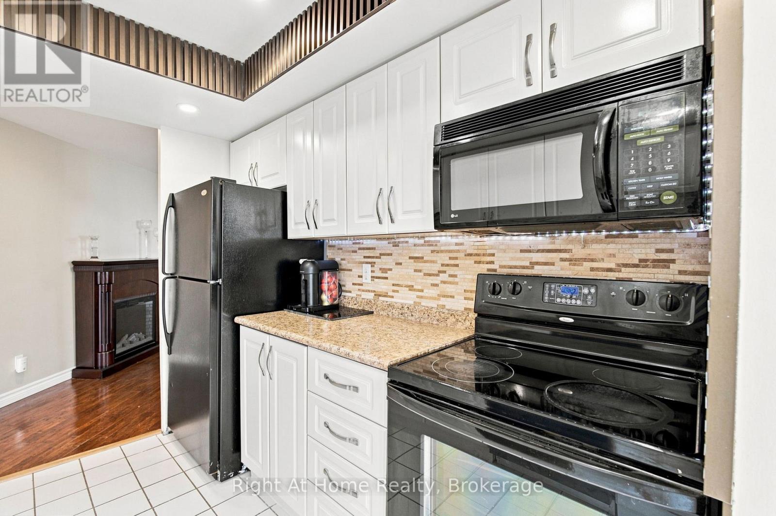 1215 - 11753 Sheppard Avenue E Property Photo 23