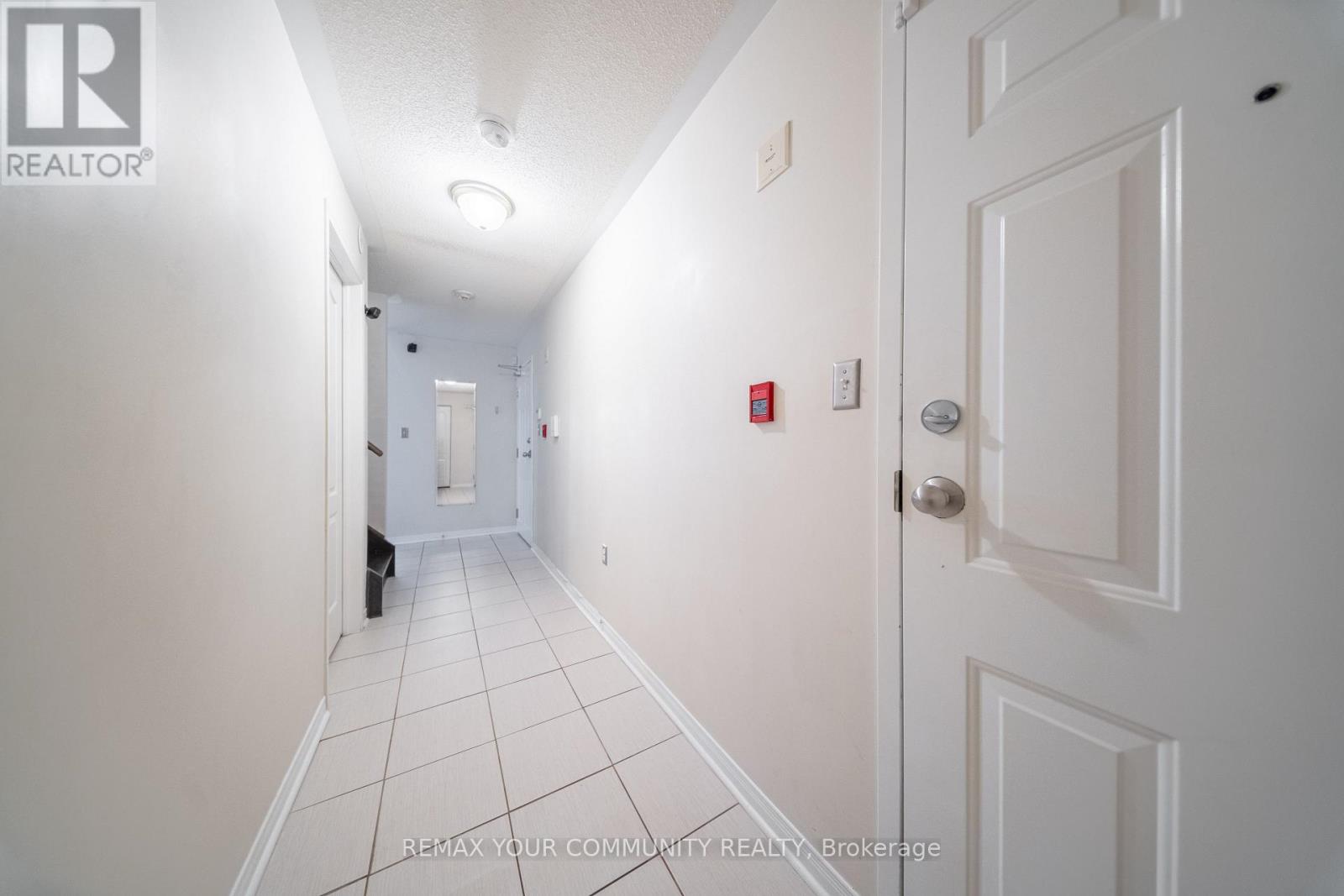 48 - 651f Warden Avenue Property Photo 5