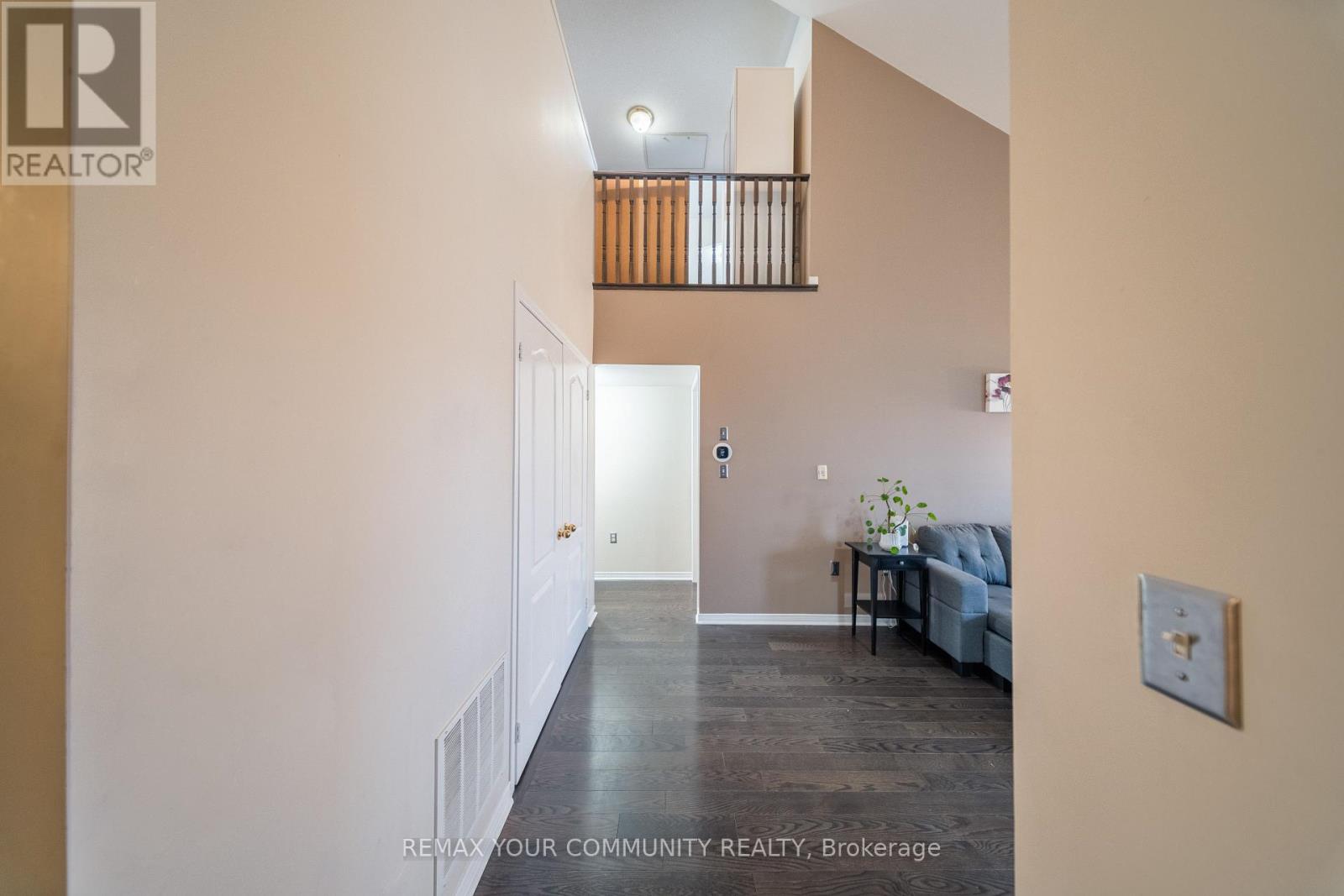 48 - 651f Warden Avenue Property Photo 7