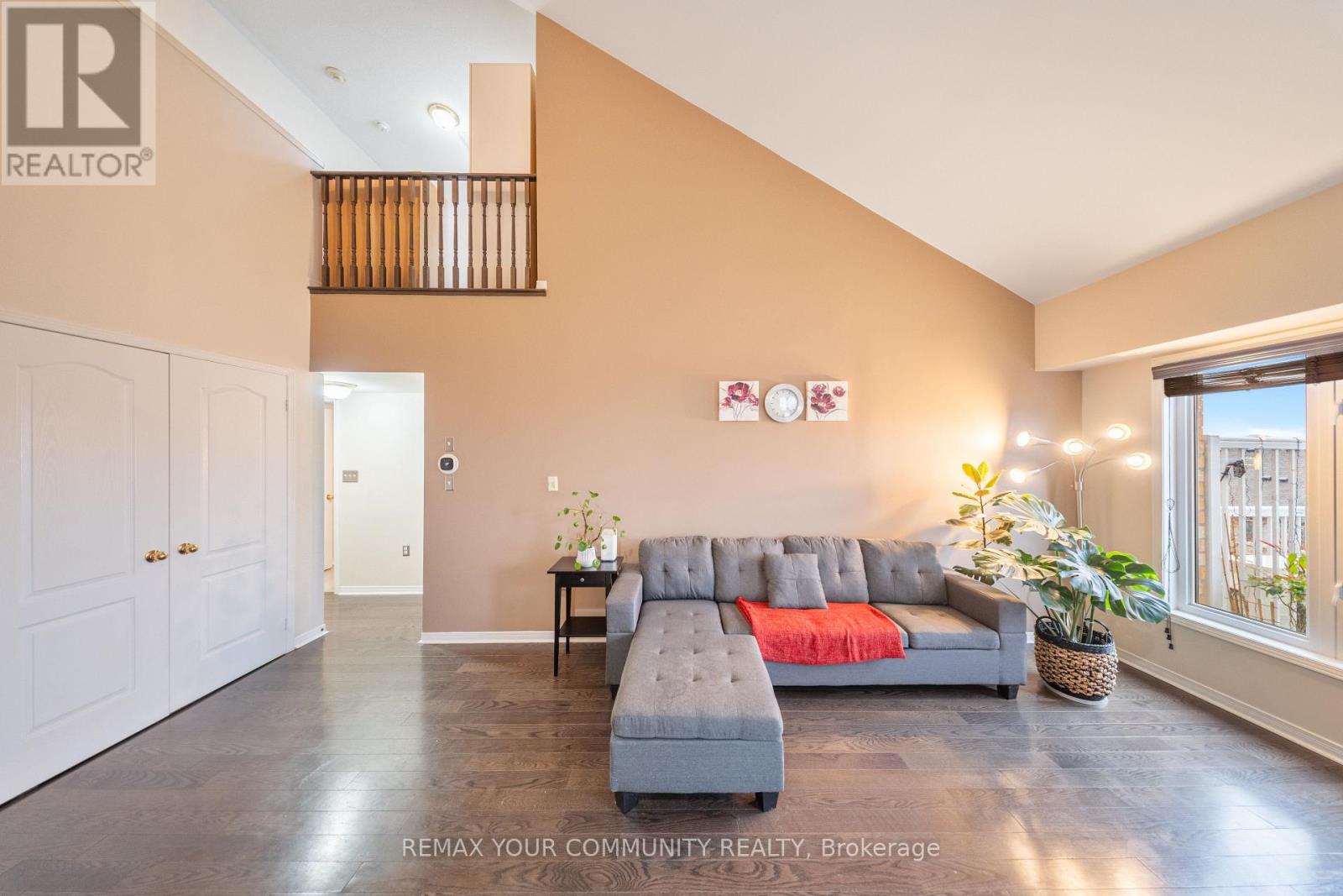 48 - 651f Warden Avenue Property Photo 10