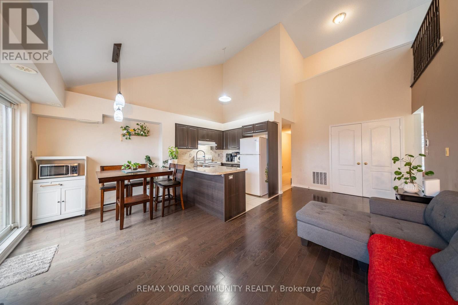 48 - 651f Warden Avenue Property Photo 12