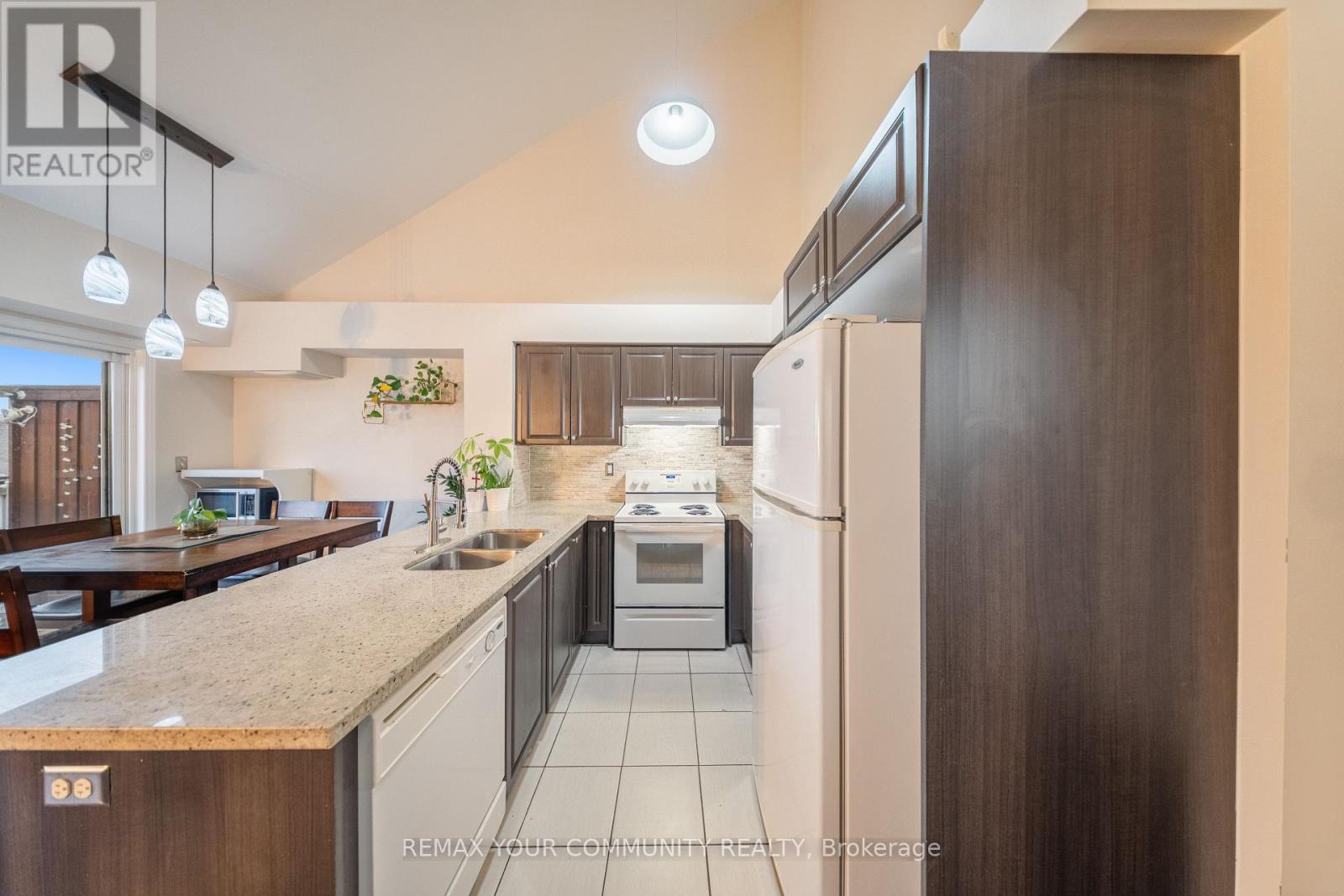 48 - 651f Warden Avenue Property Photo 16