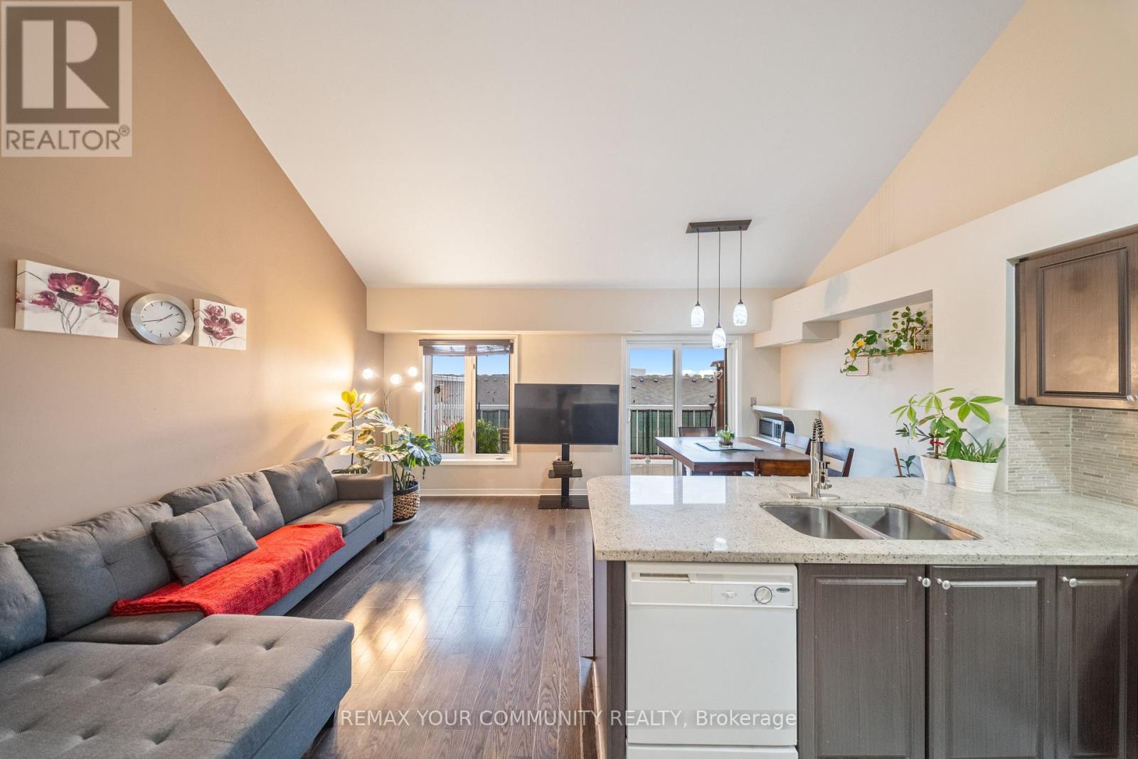 48 - 651f Warden Avenue Property Photo 22