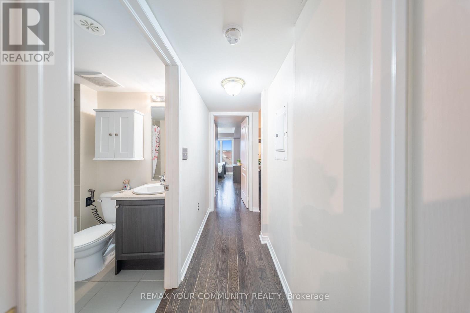 48 - 651f Warden Avenue Property Photo 29