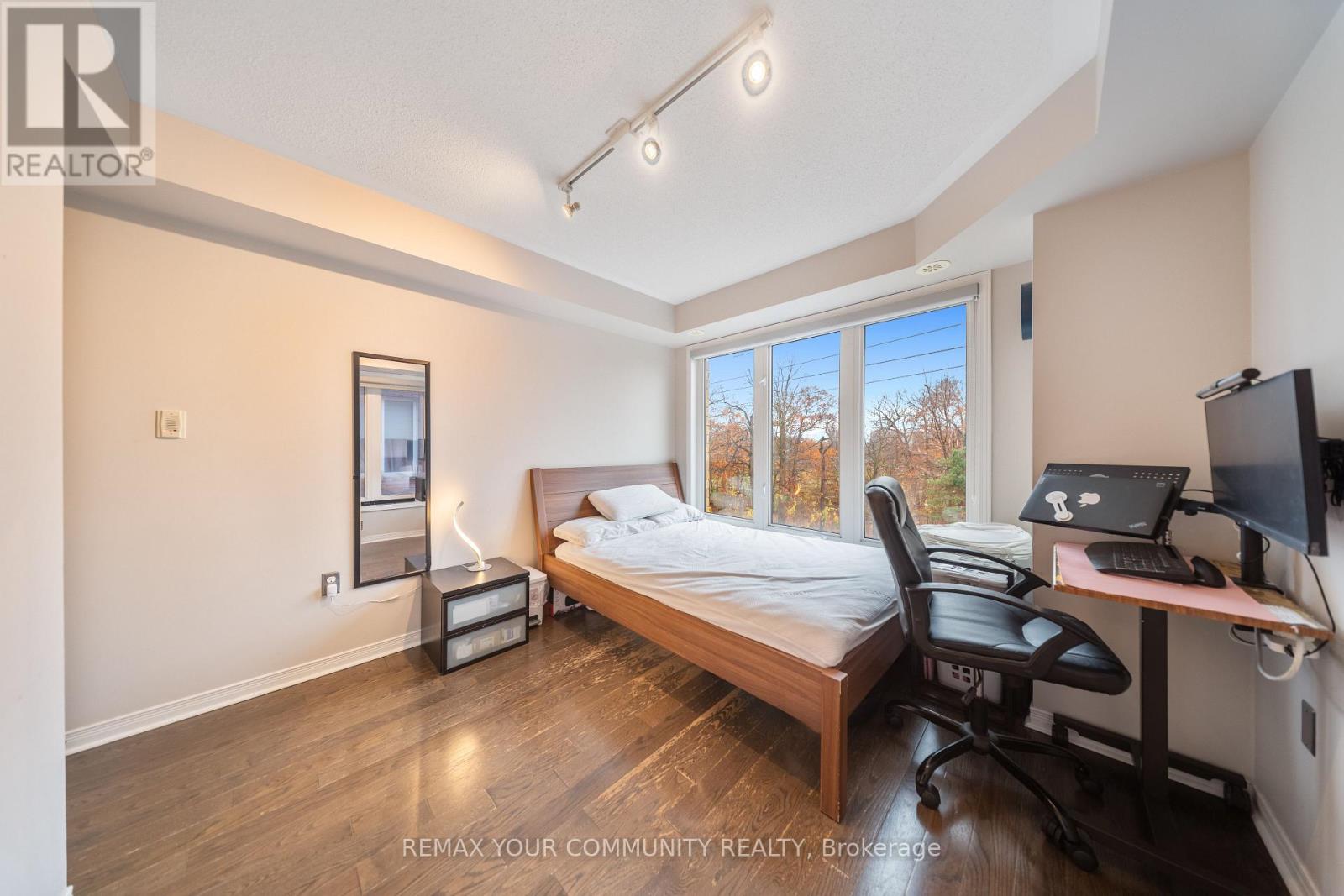 48 - 651f Warden Avenue Property Photo 35