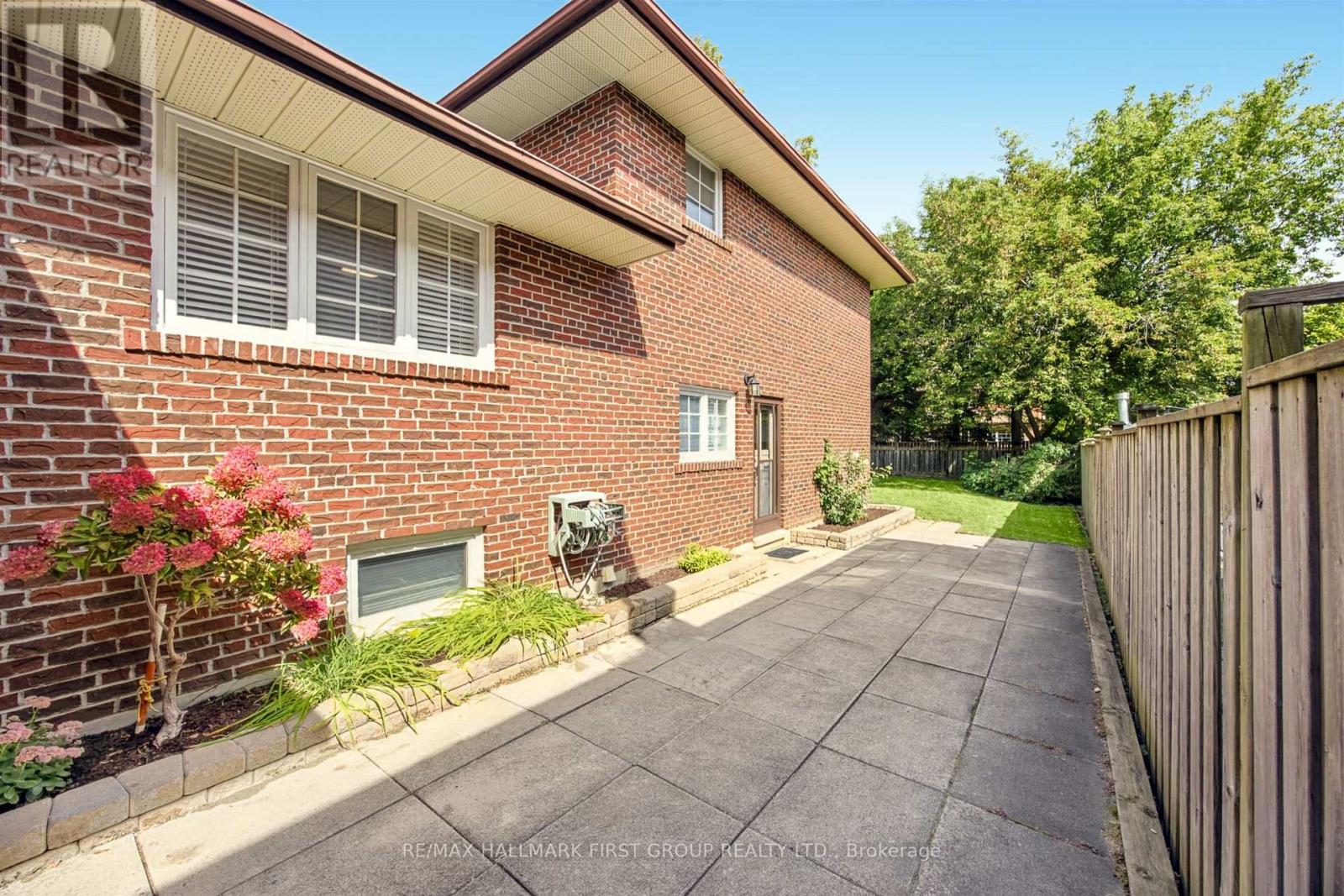21 Ivan Road Property Photo 45