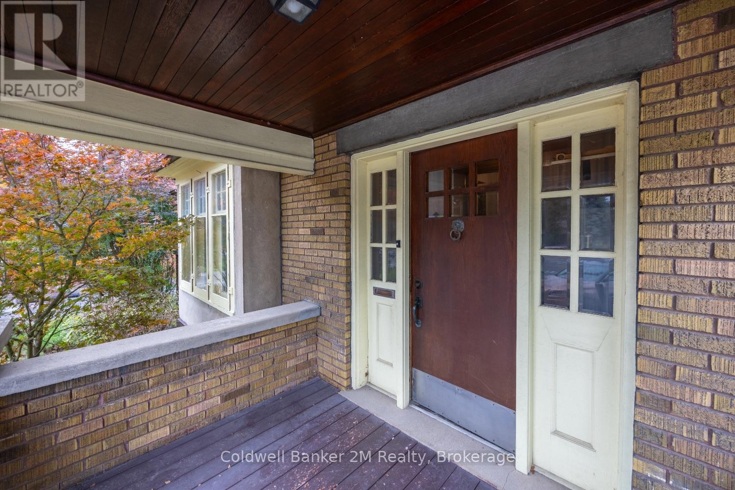 408 Simcoe Street N Property Photo 2