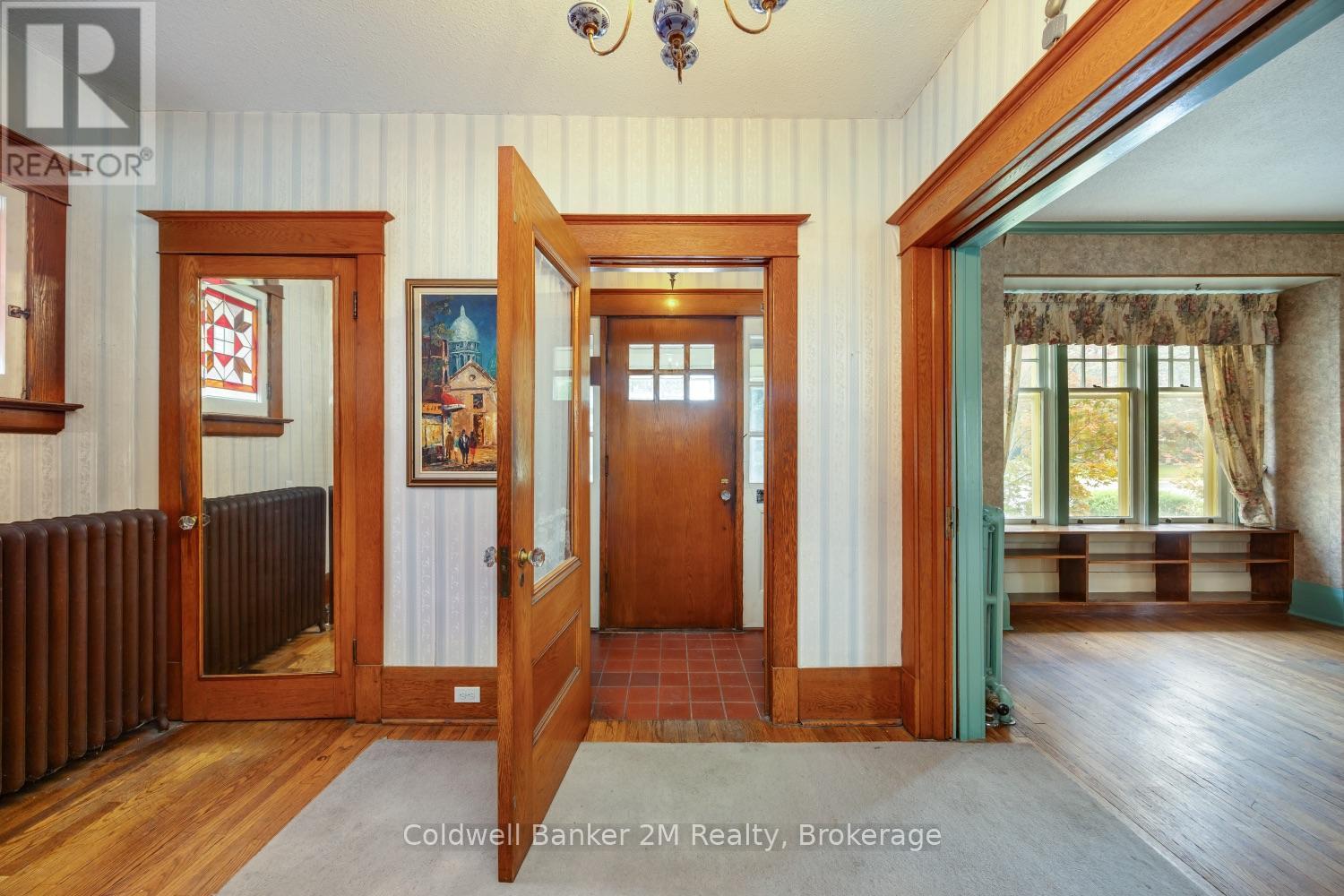408 Simcoe Street N Property Photo 3