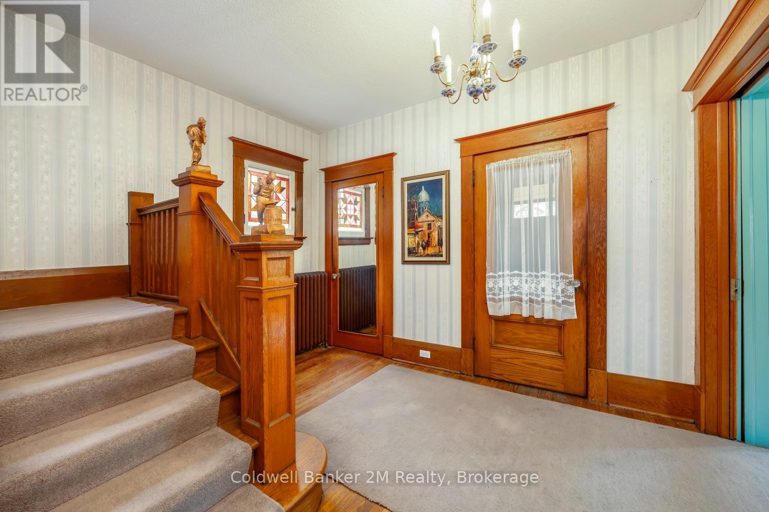 408 Simcoe Street N Property Photo 5