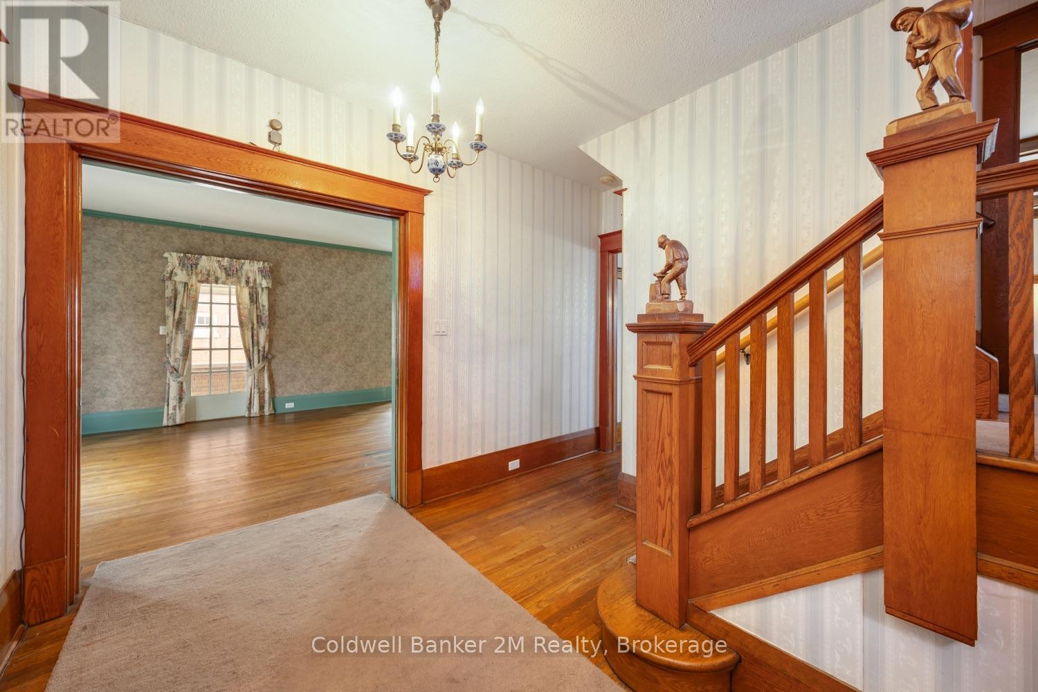 408 Simcoe Street N Property Photo 6
