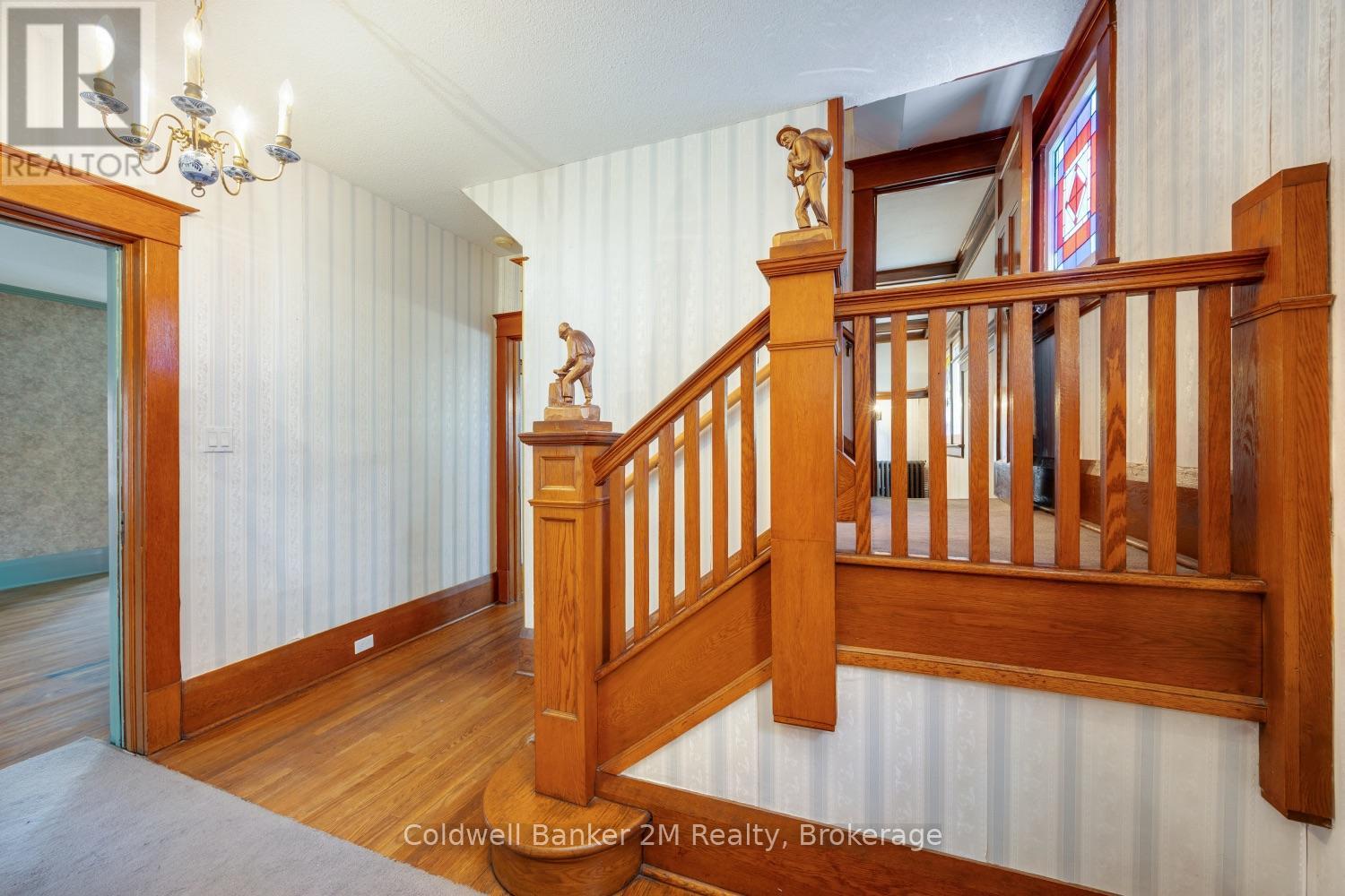 408 Simcoe Street N Property Photo 8