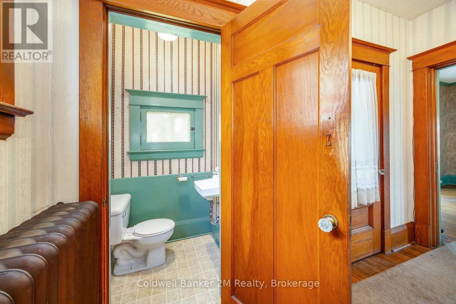 408 Simcoe Street N Property Photo 9