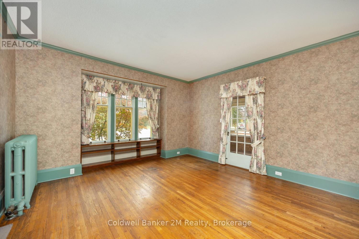 408 Simcoe Street N Property Photo 10