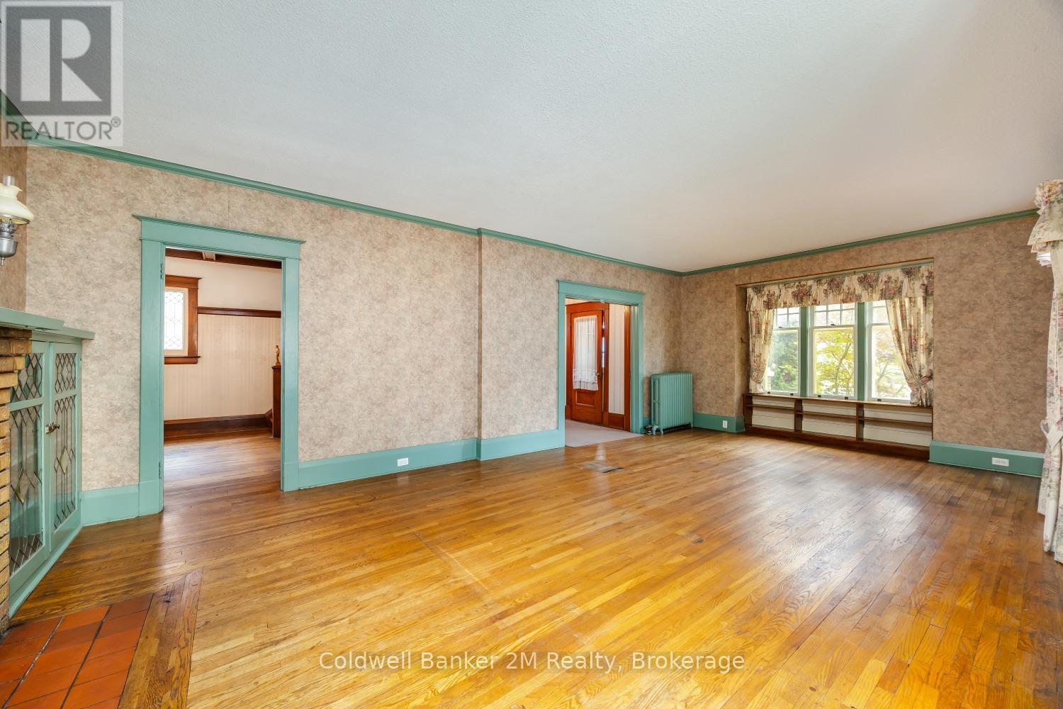 408 Simcoe Street N Property Photo 13