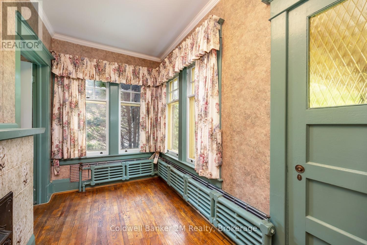 408 Simcoe Street N Property Photo 16