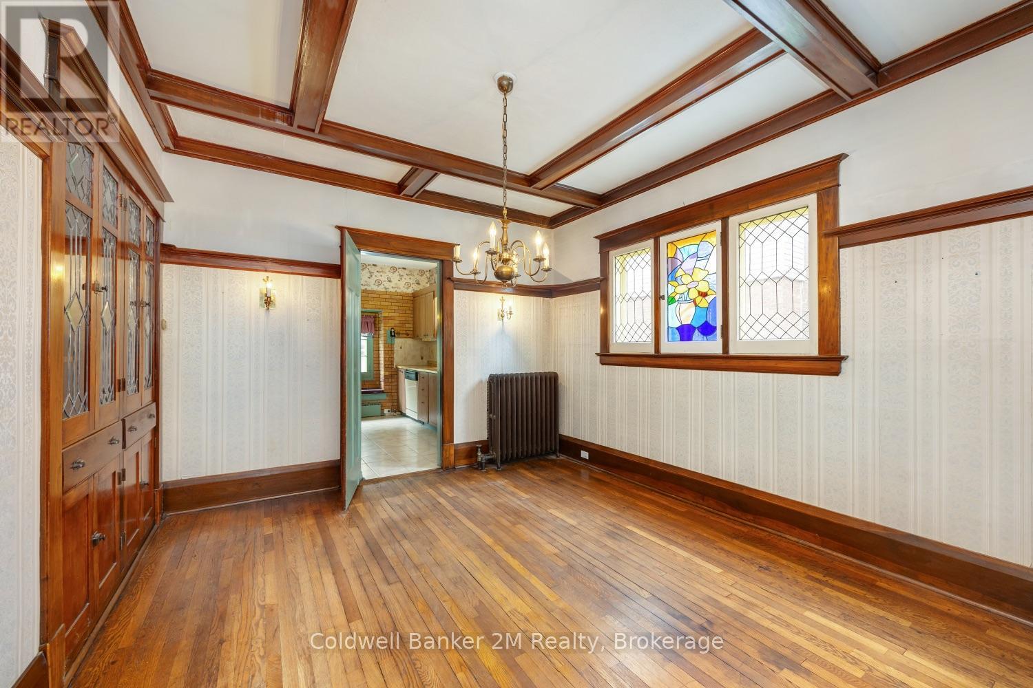 408 Simcoe Street N Property Photo 17