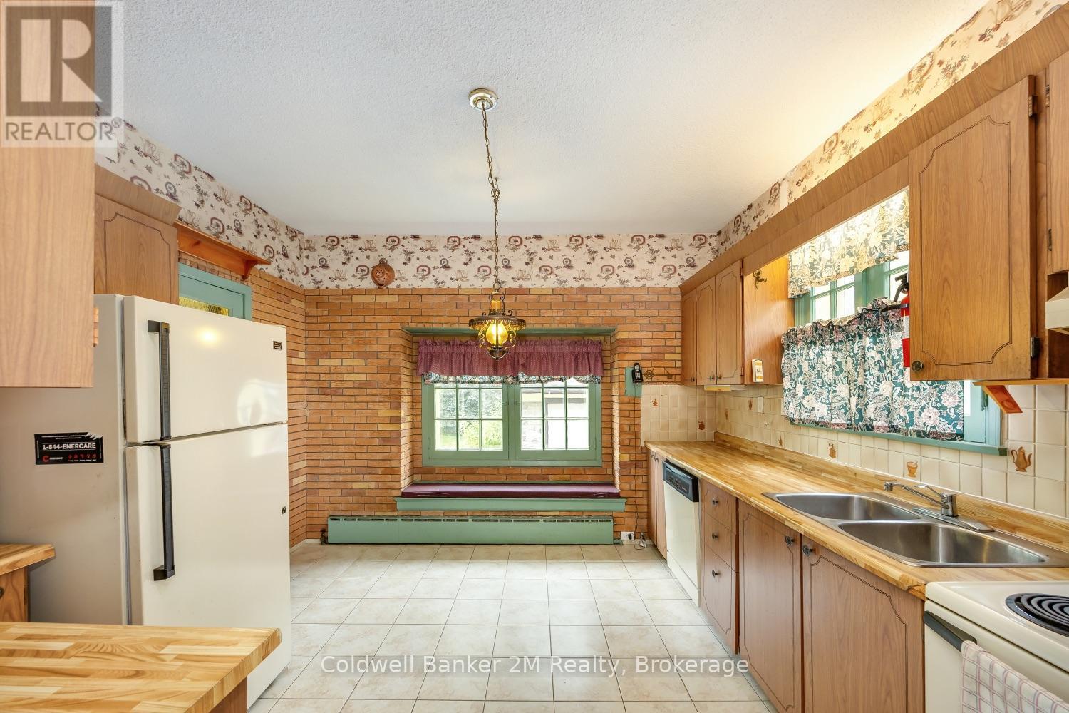 408 Simcoe Street N Property Photo 21