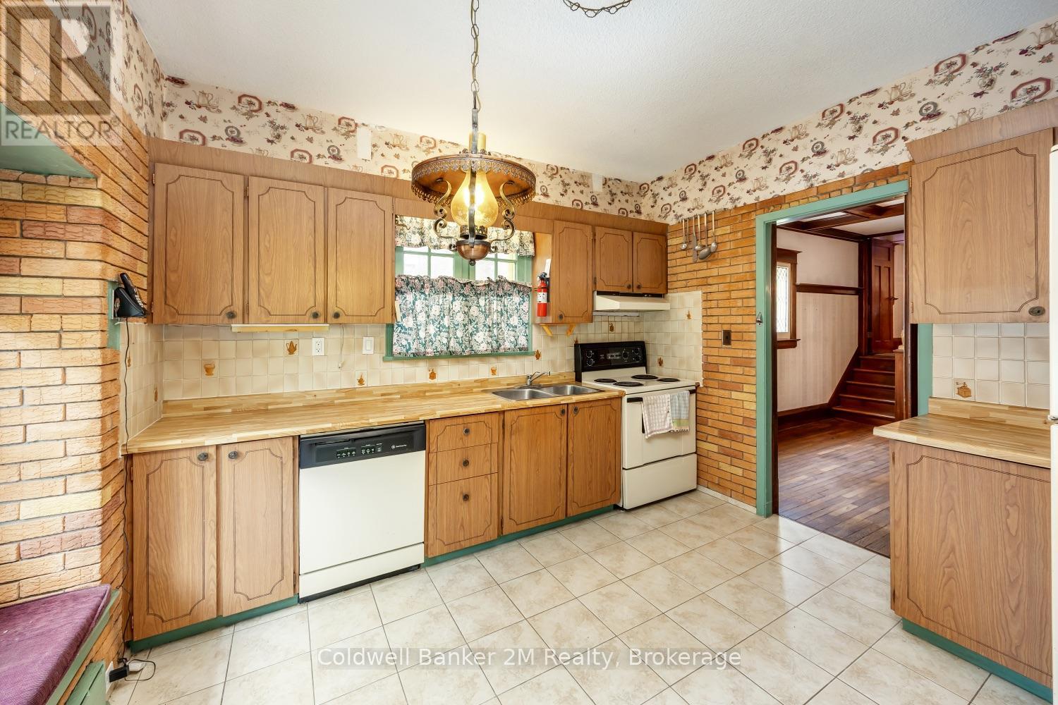 408 Simcoe Street N Property Photo 22