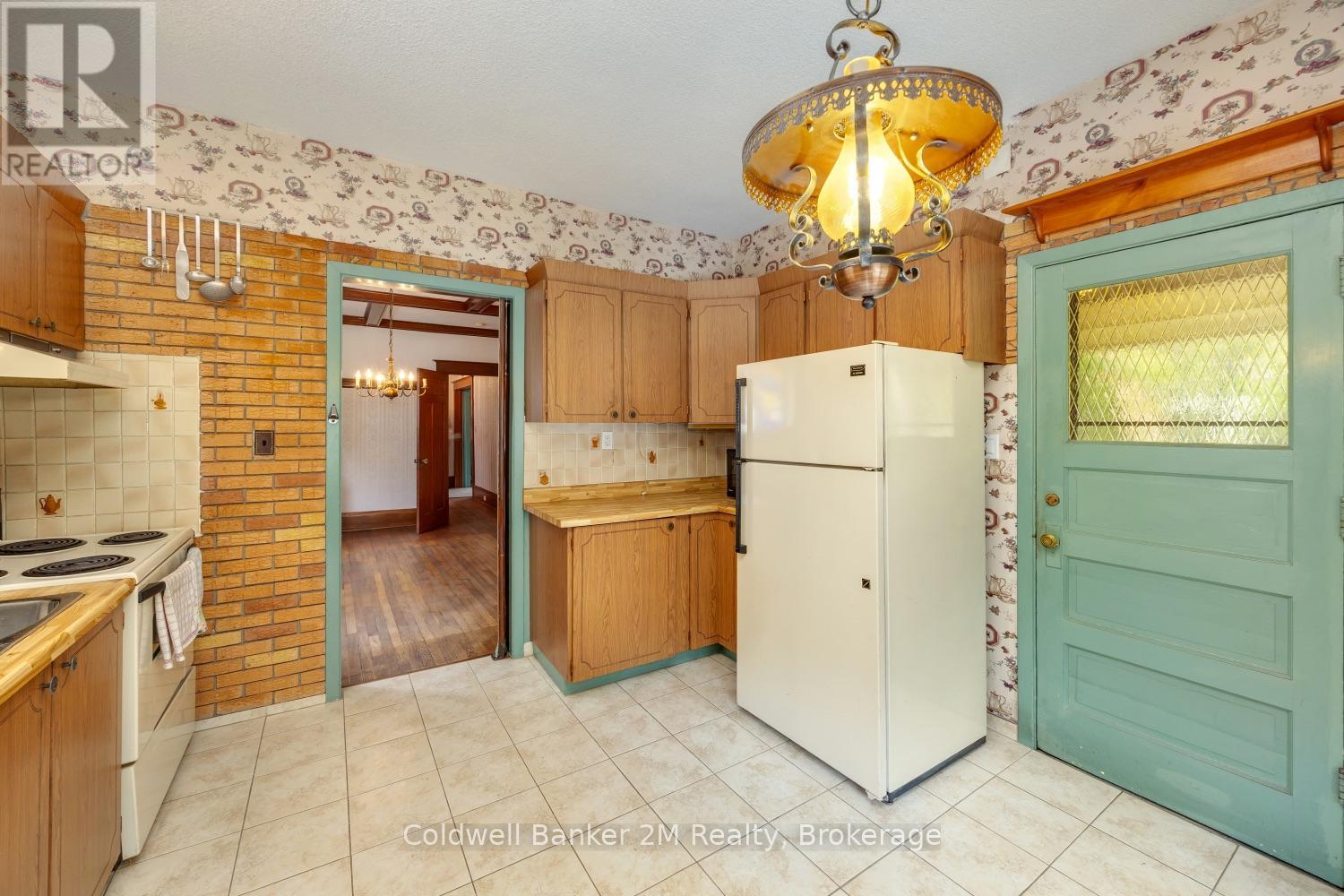408 Simcoe Street N Property Photo 23