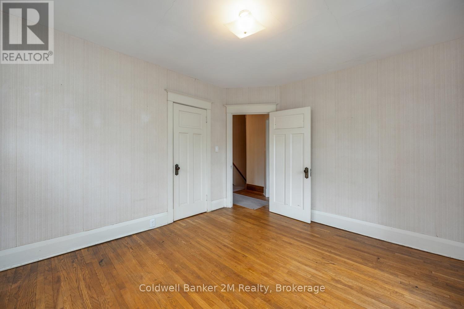 408 Simcoe Street N Property Photo 27