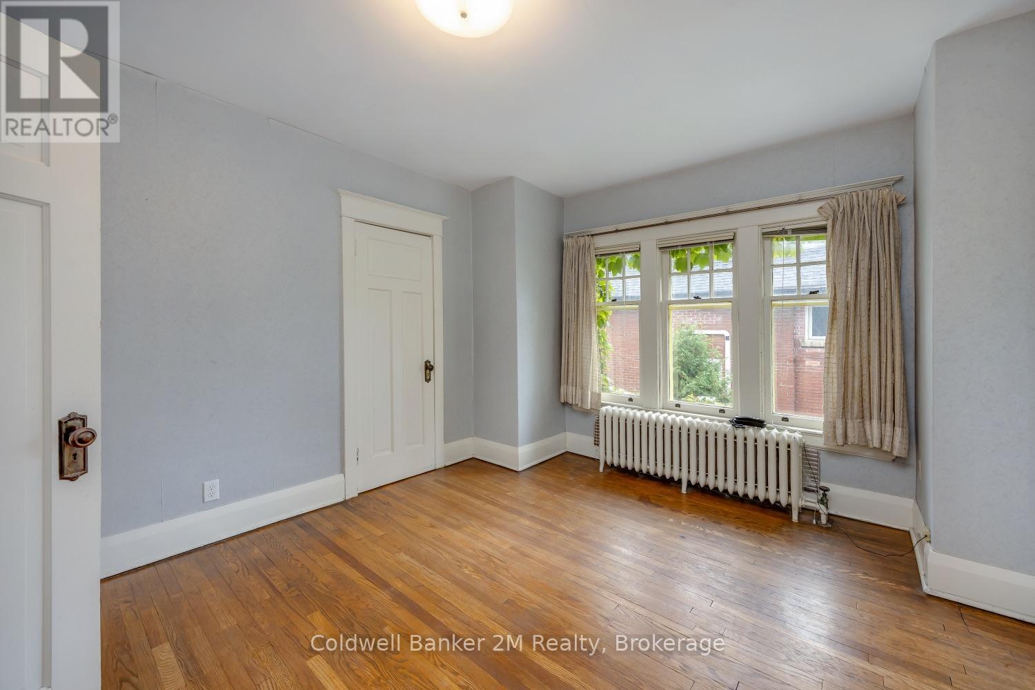 408 Simcoe Street N Property Photo 28