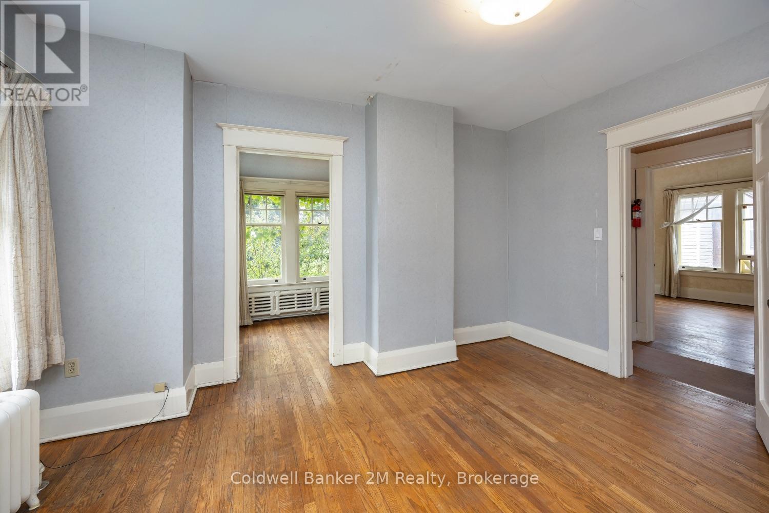 408 Simcoe Street N Property Photo 29