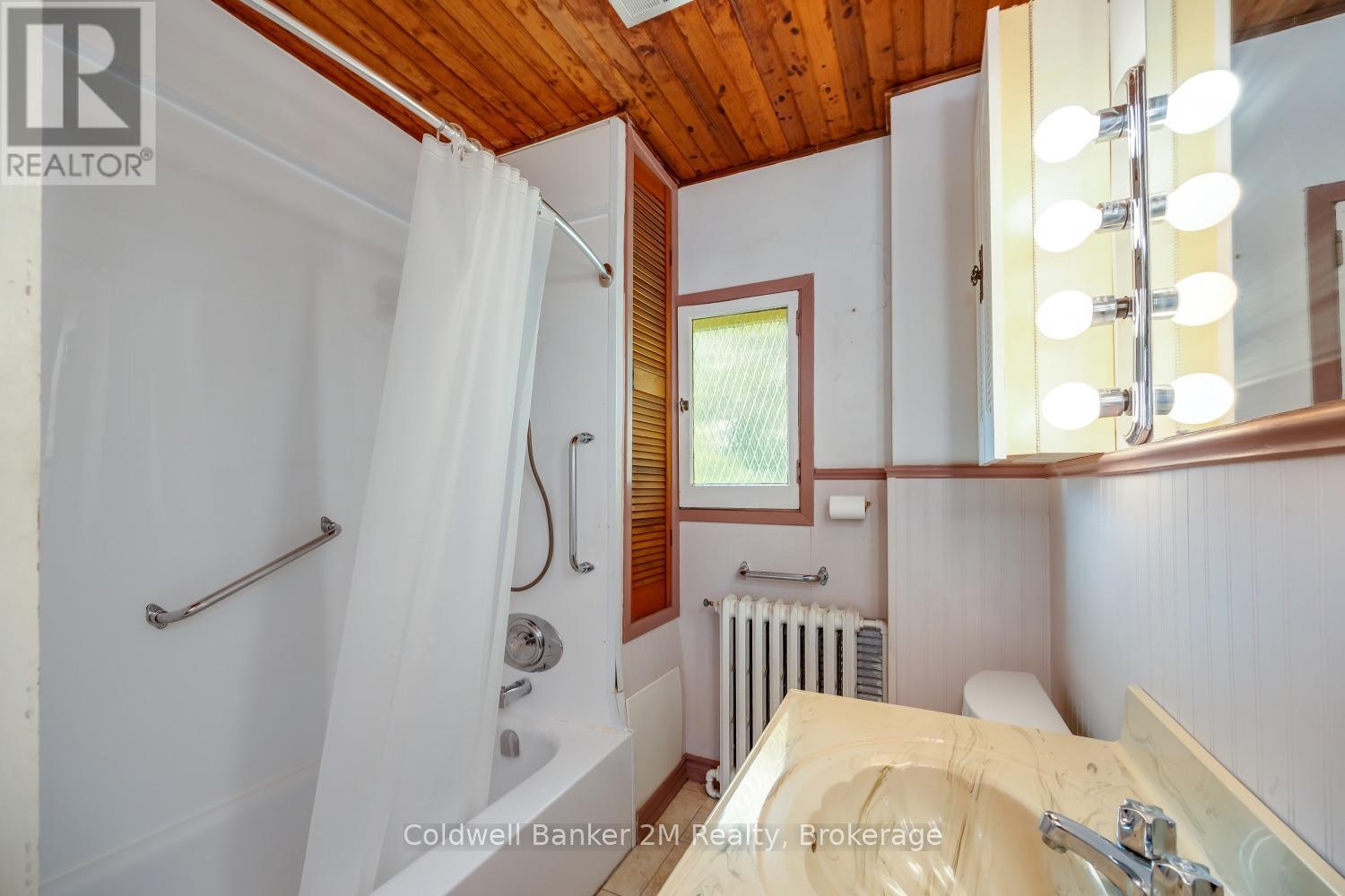 408 Simcoe Street N Property Photo 31