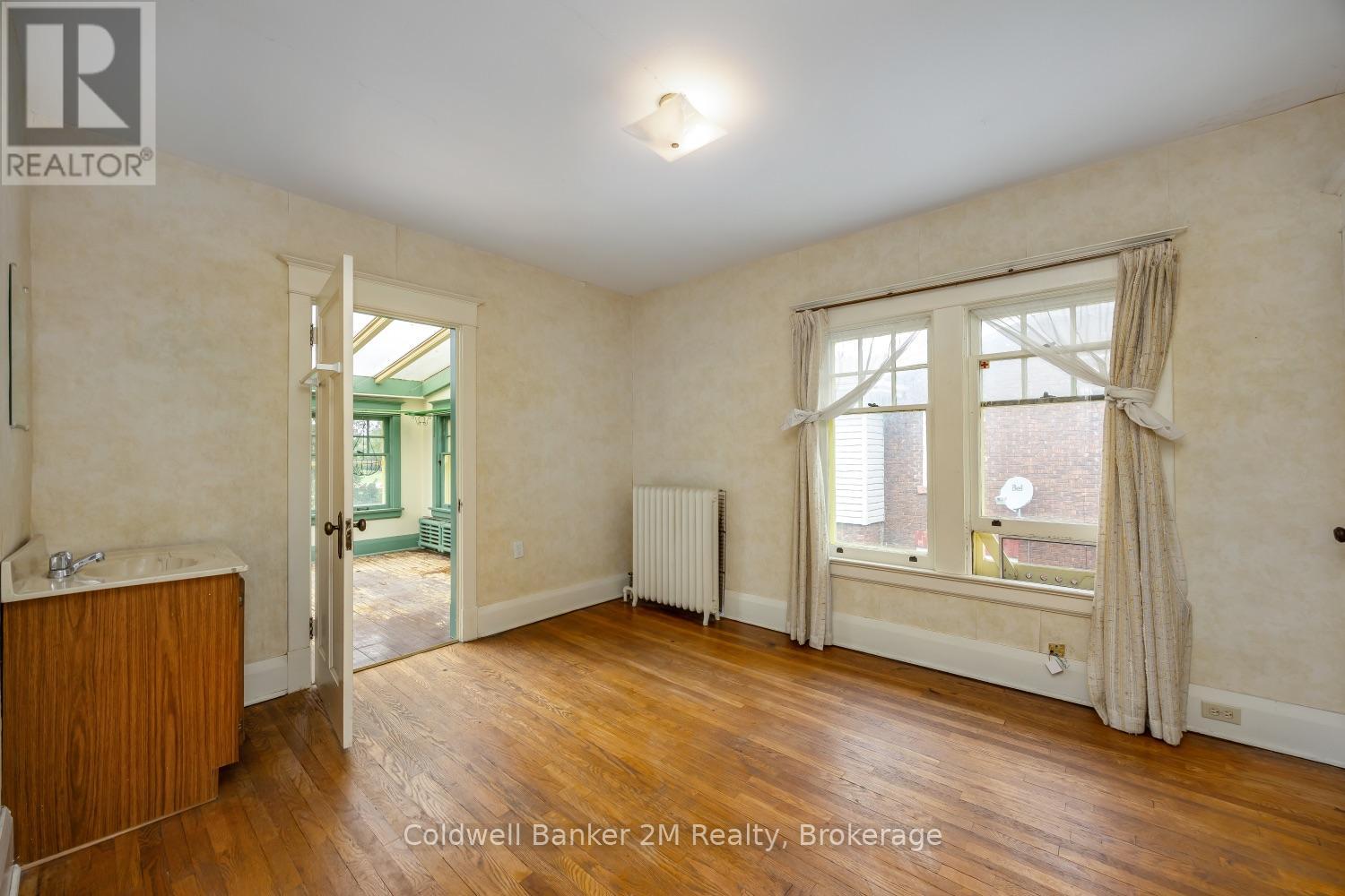 408 Simcoe Street N Property Photo 32