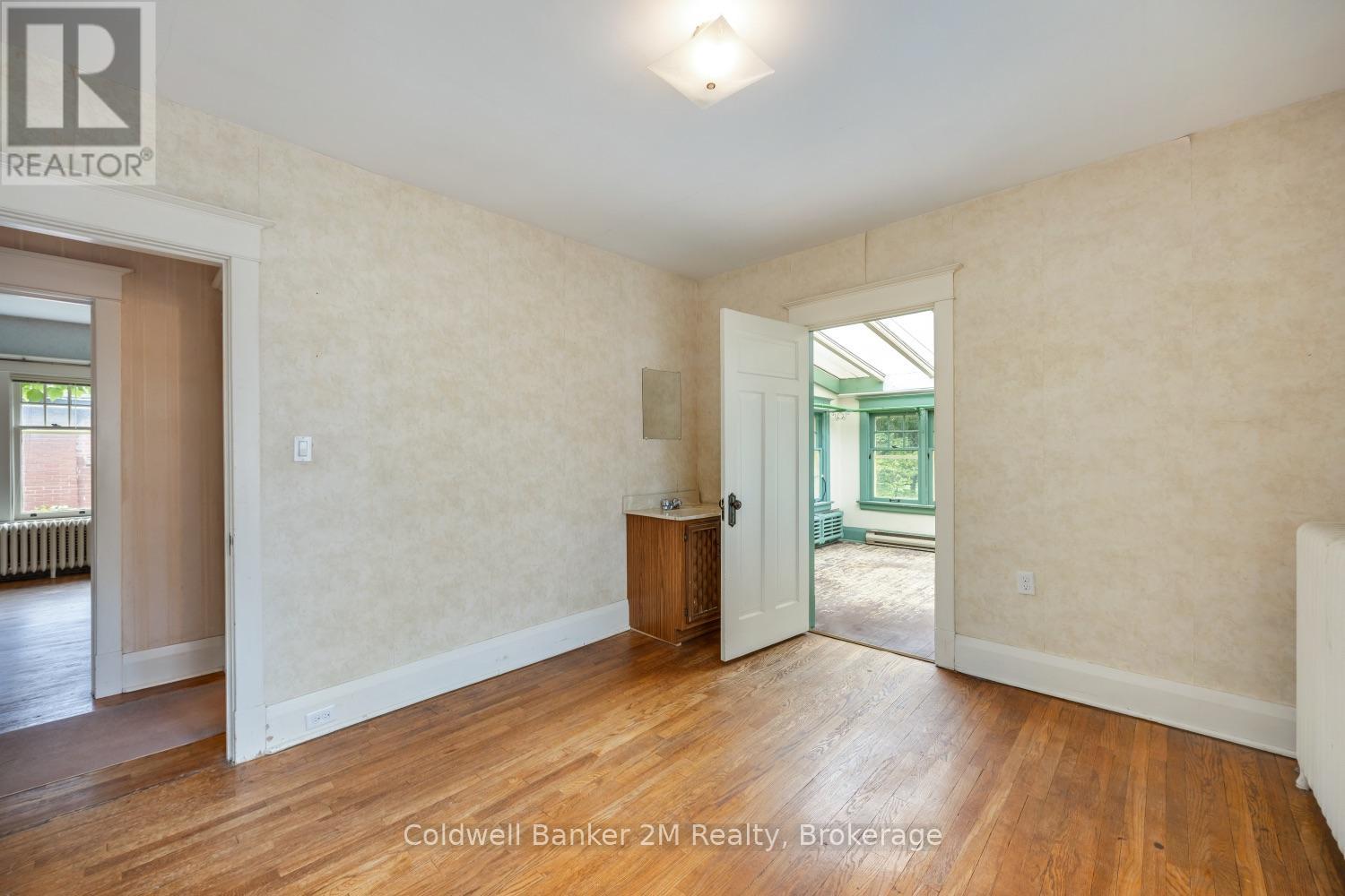 408 Simcoe Street N Property Photo 33