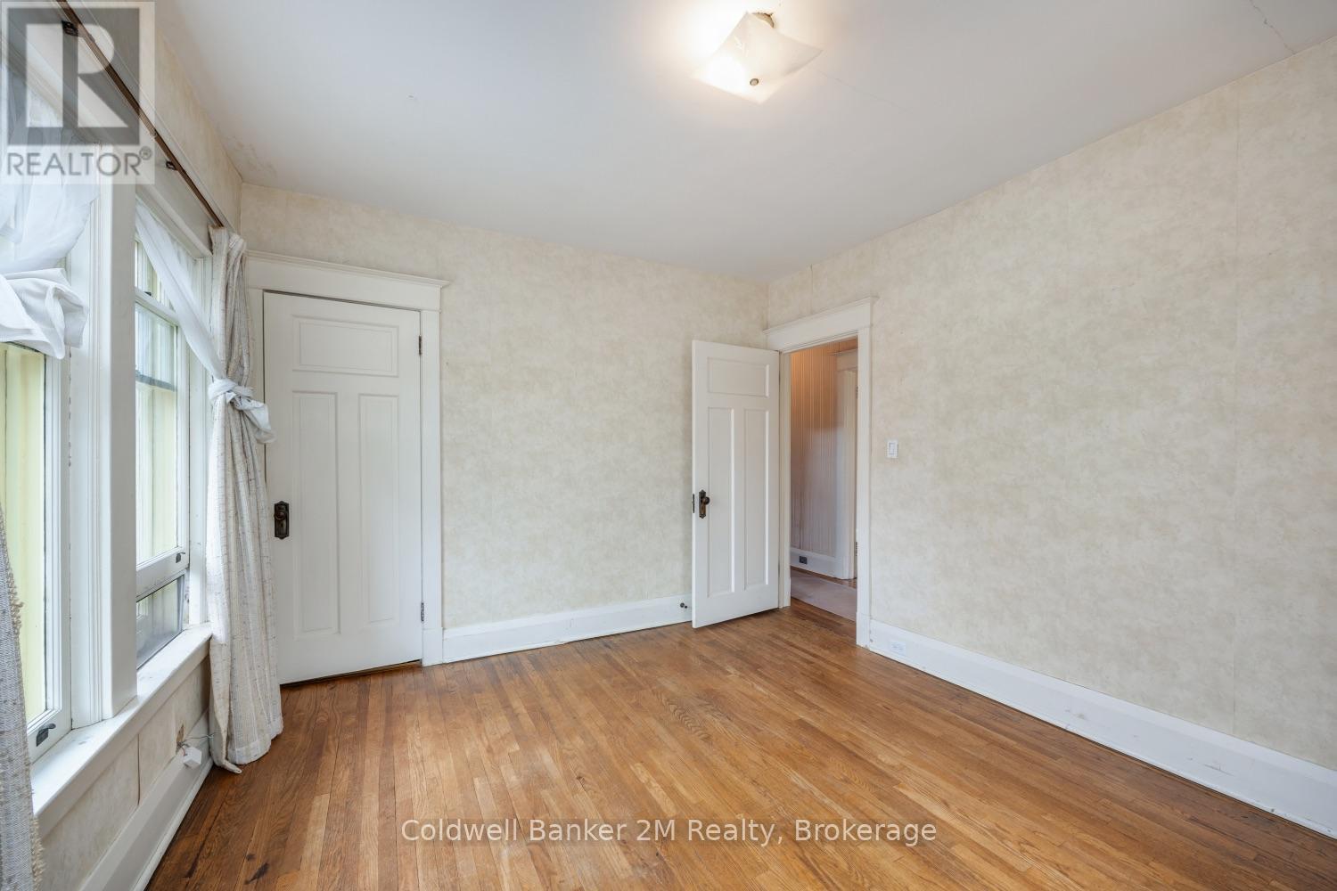 408 Simcoe Street N Property Photo 34