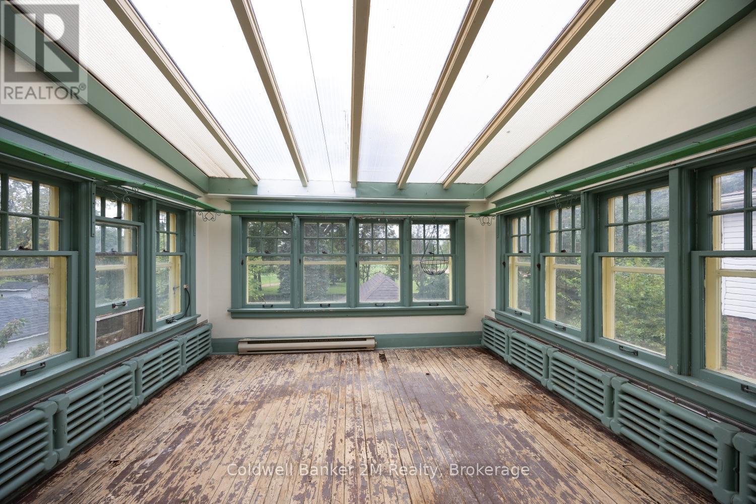 408 Simcoe Street N Property Photo 35