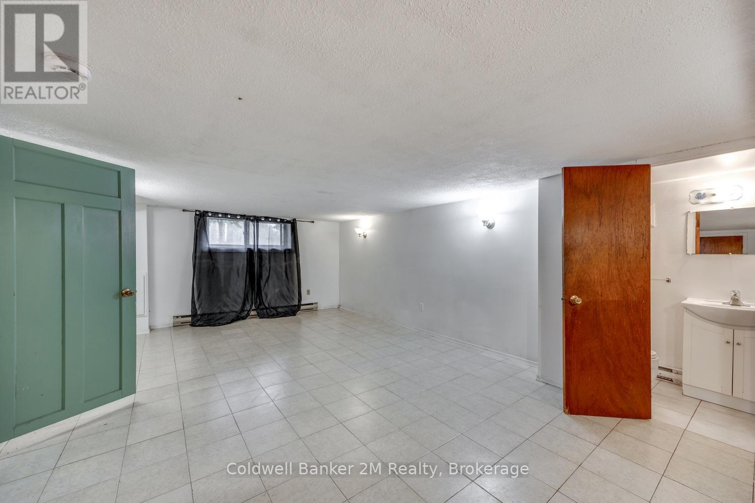 408 Simcoe Street N Property Photo 39