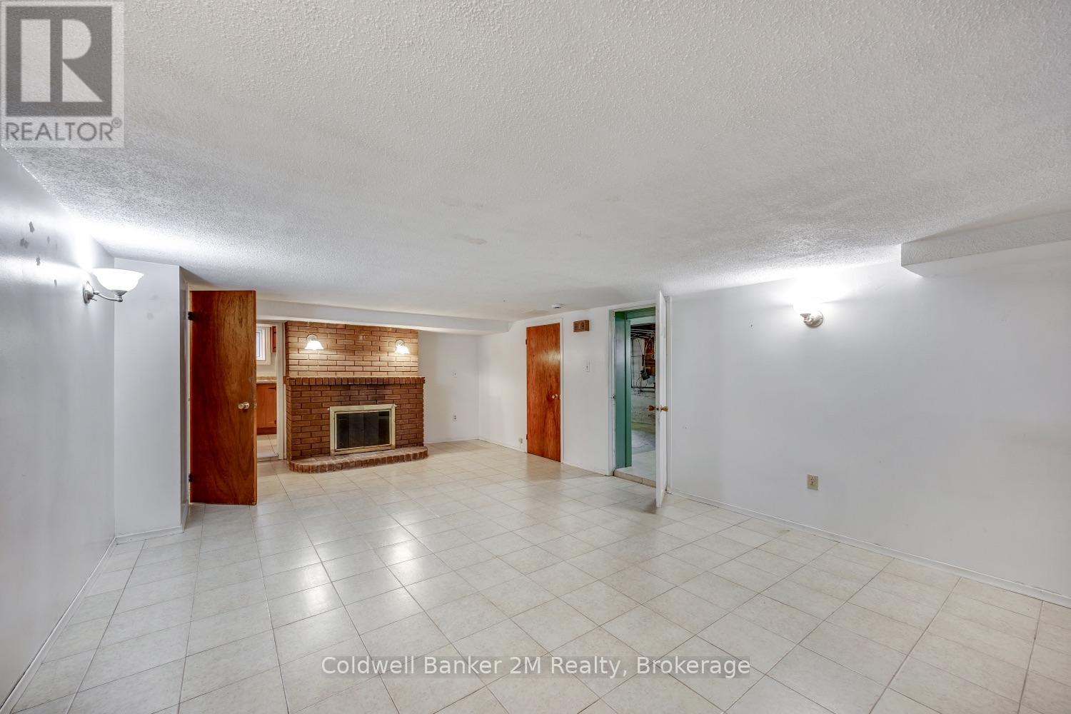 408 Simcoe Street N Property Photo 40