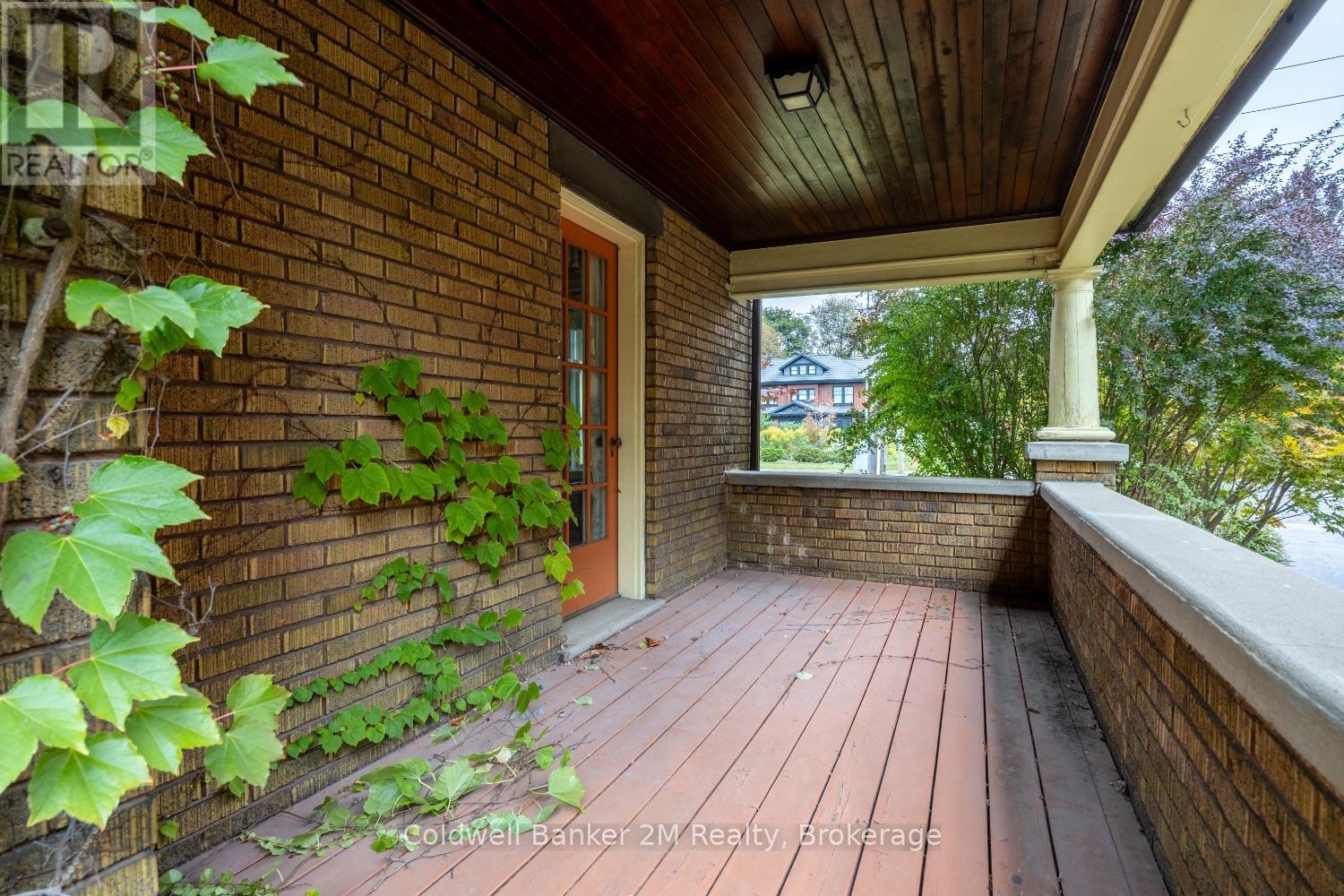 408 Simcoe Street N Property Photo 42