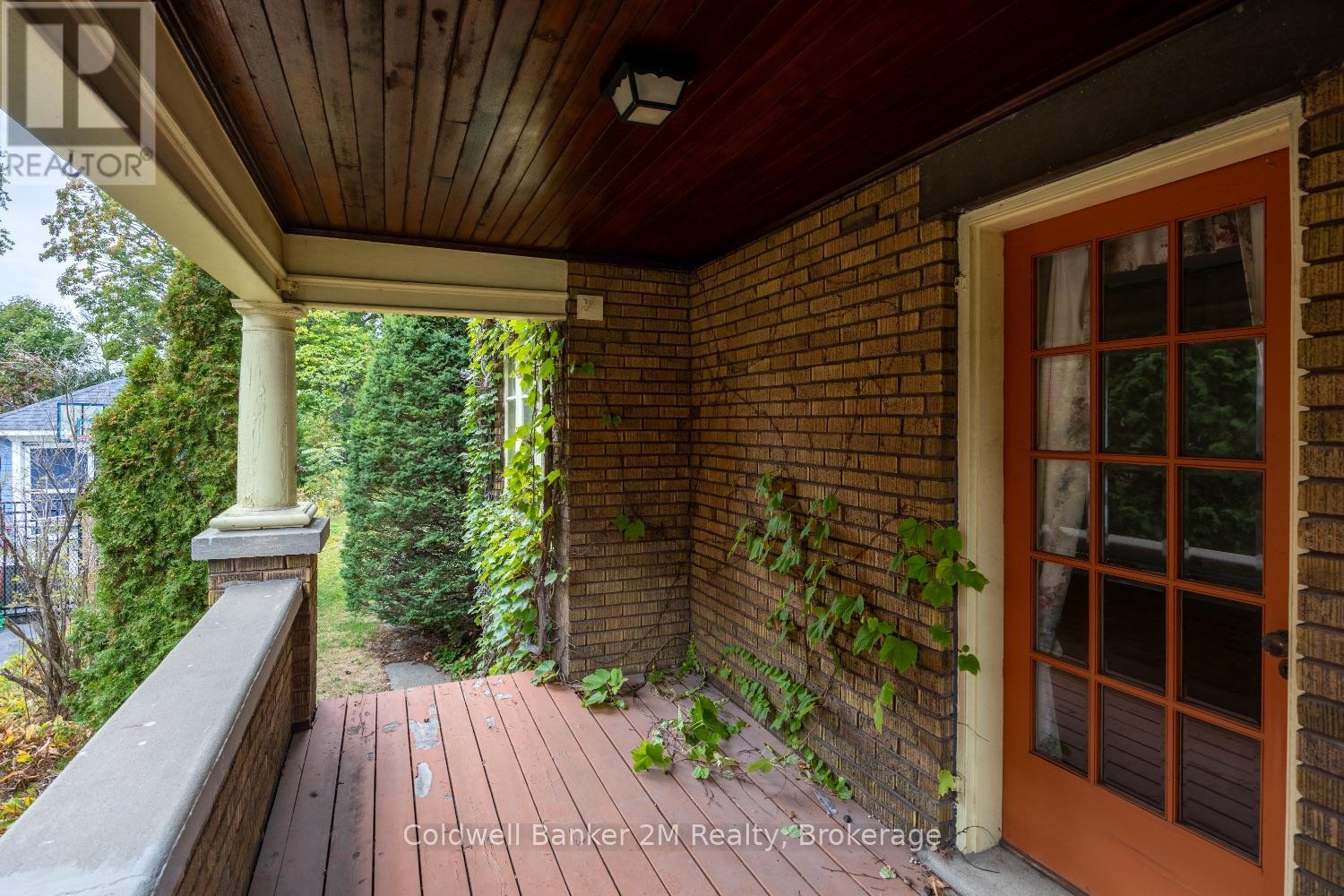 408 Simcoe Street N Property Photo 43