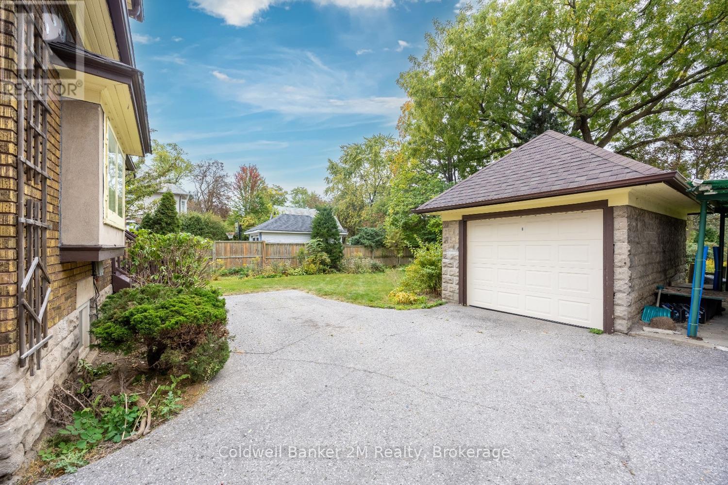 408 Simcoe Street N Property Photo 44