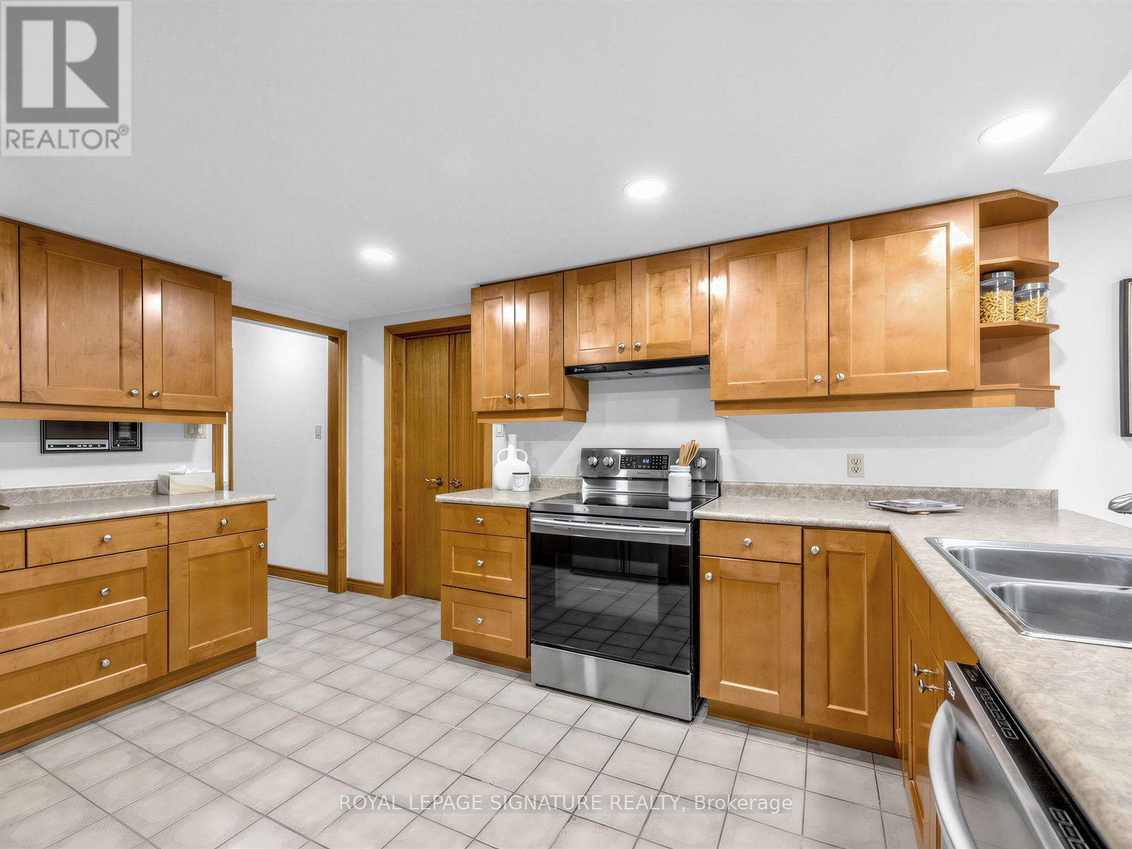 30 Invermarge Drive Property Photo 14