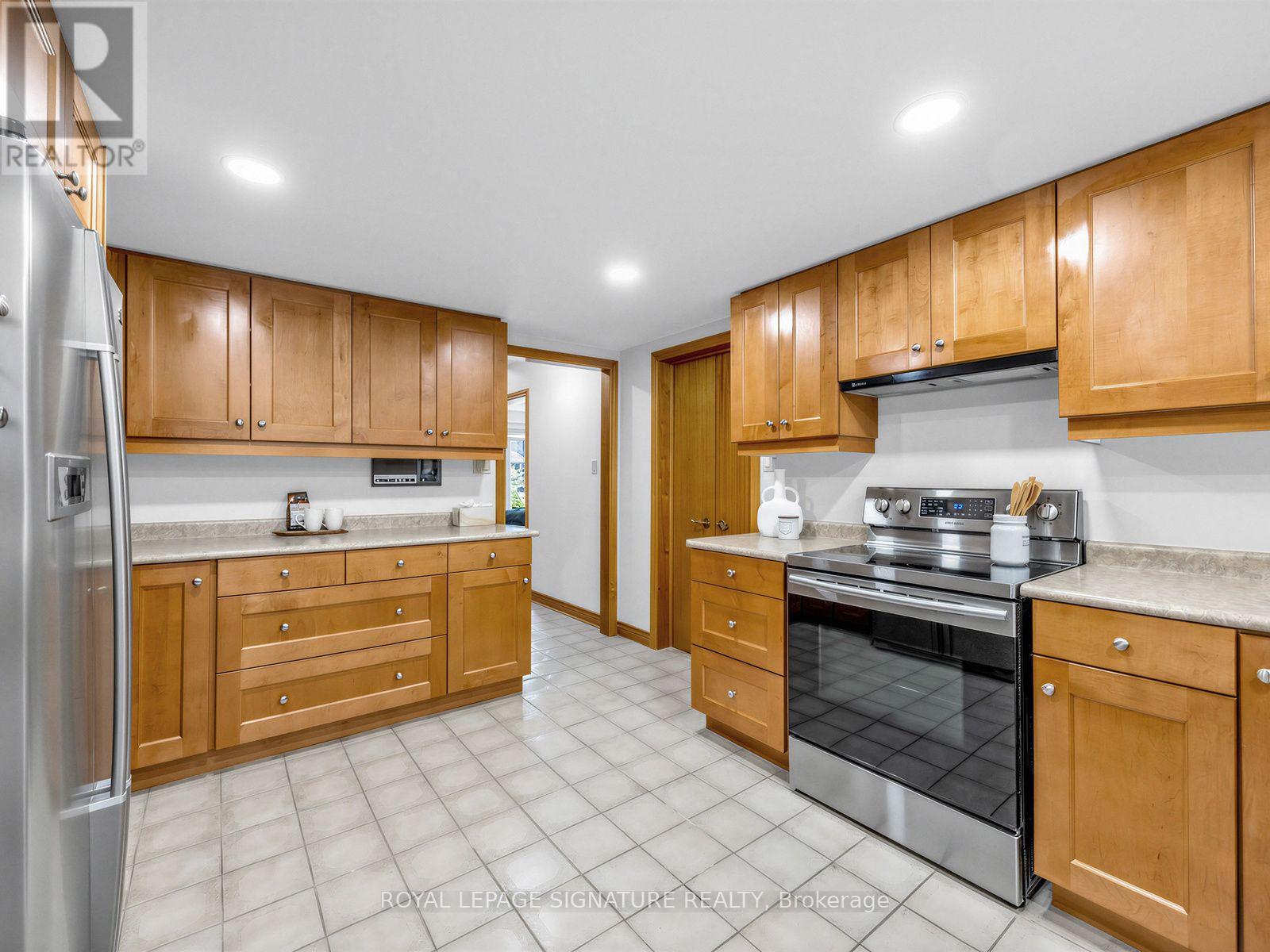 30 Invermarge Drive Property Photo 15