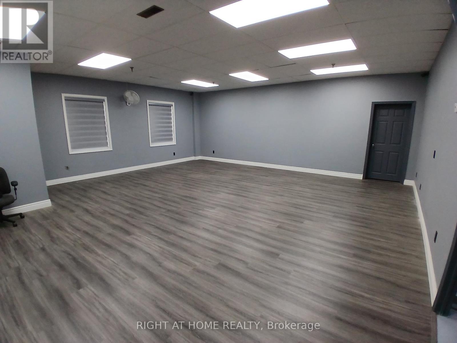 9 - 120 Midwest Road Property Photo 3