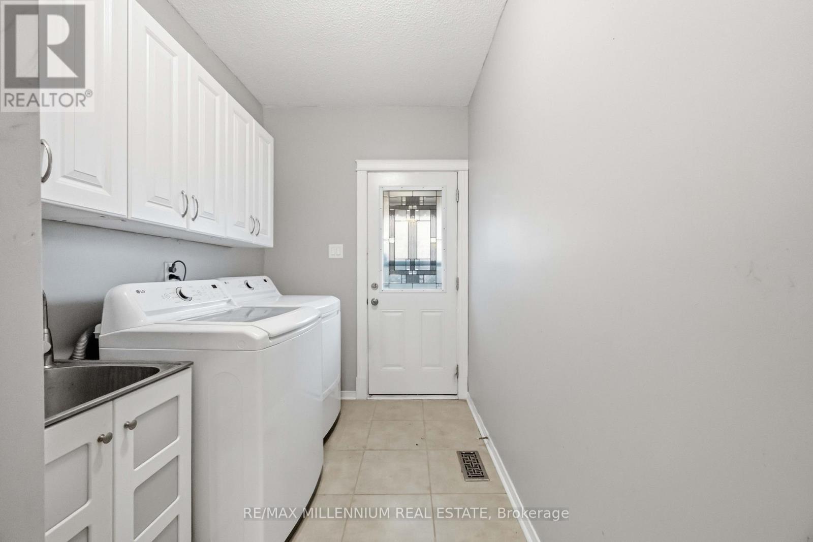 113 Glenabbey Drive Property Photo 14