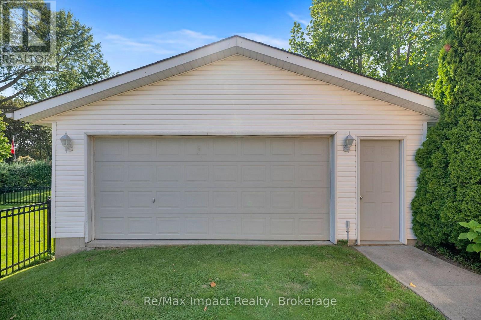 702 Westdale Court Property Photo 2