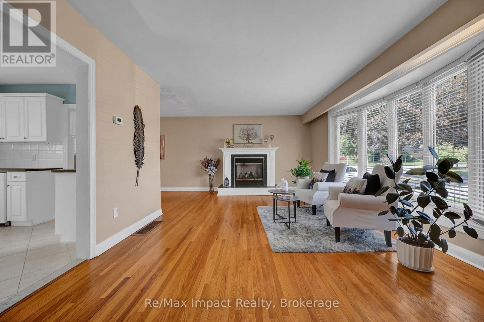 702 Westdale Court Property Photo 4