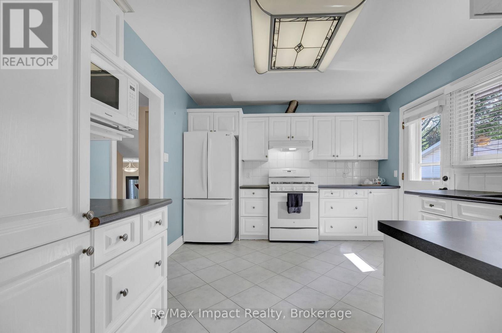 702 Westdale Court Property Photo 10
