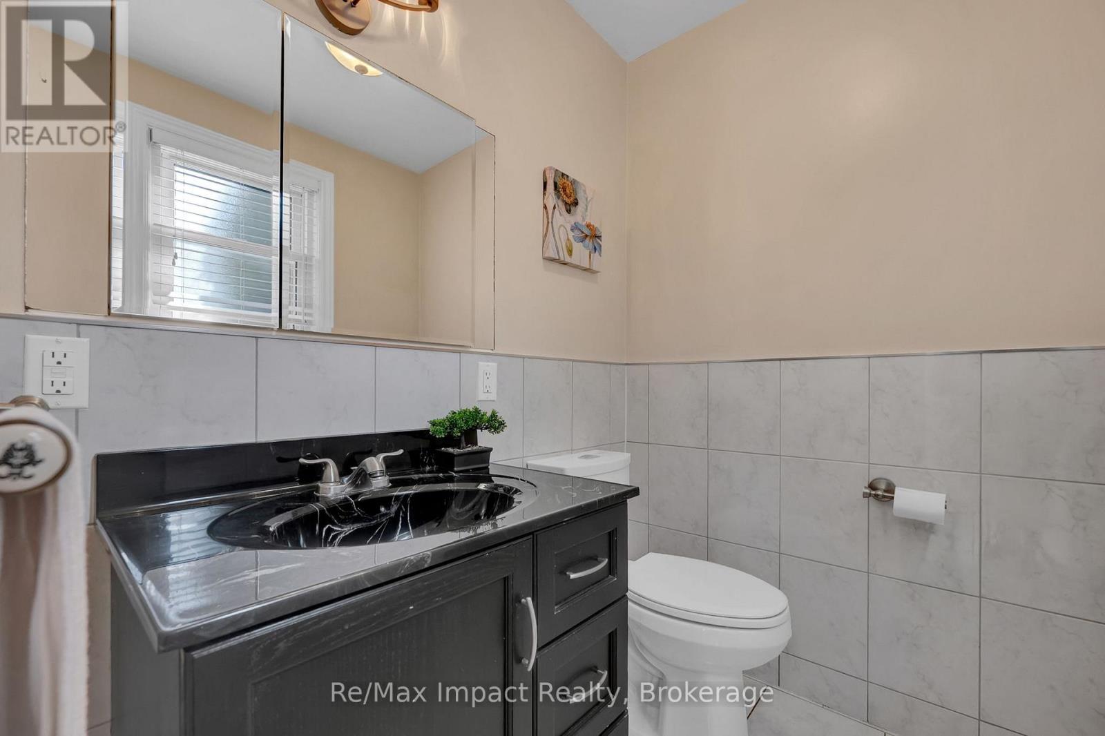 702 Westdale Court Property Photo 16