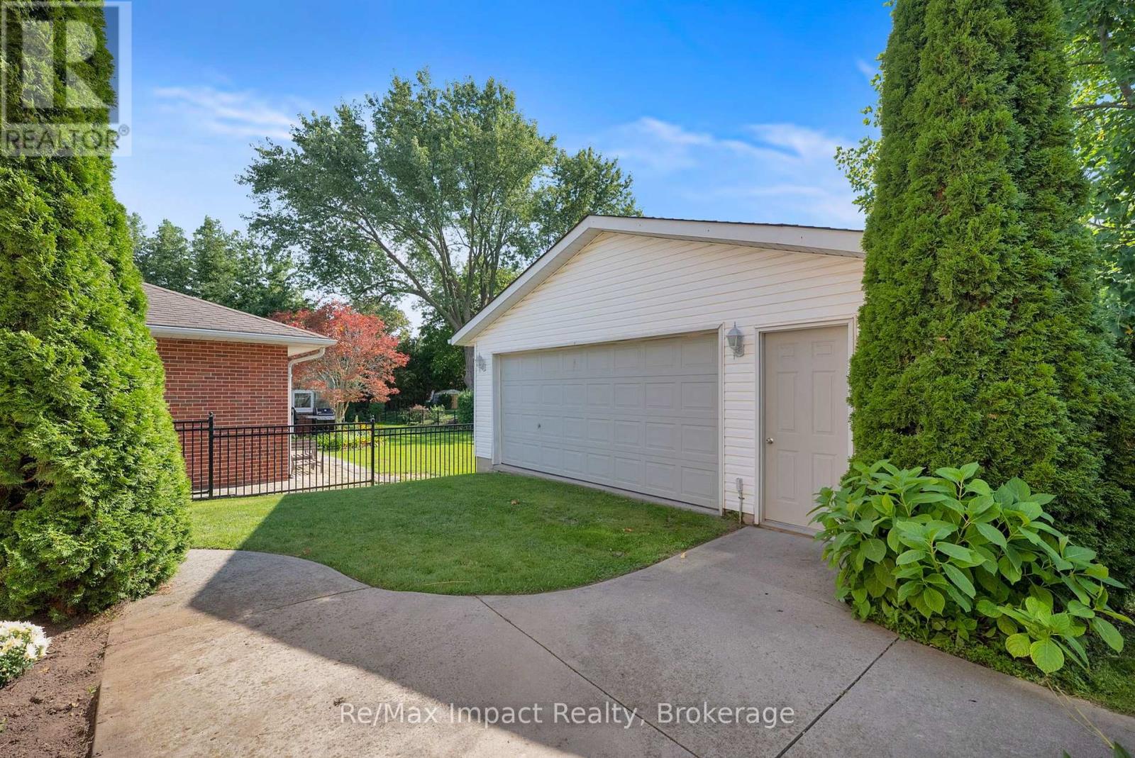 702 Westdale Court Property Photo 36