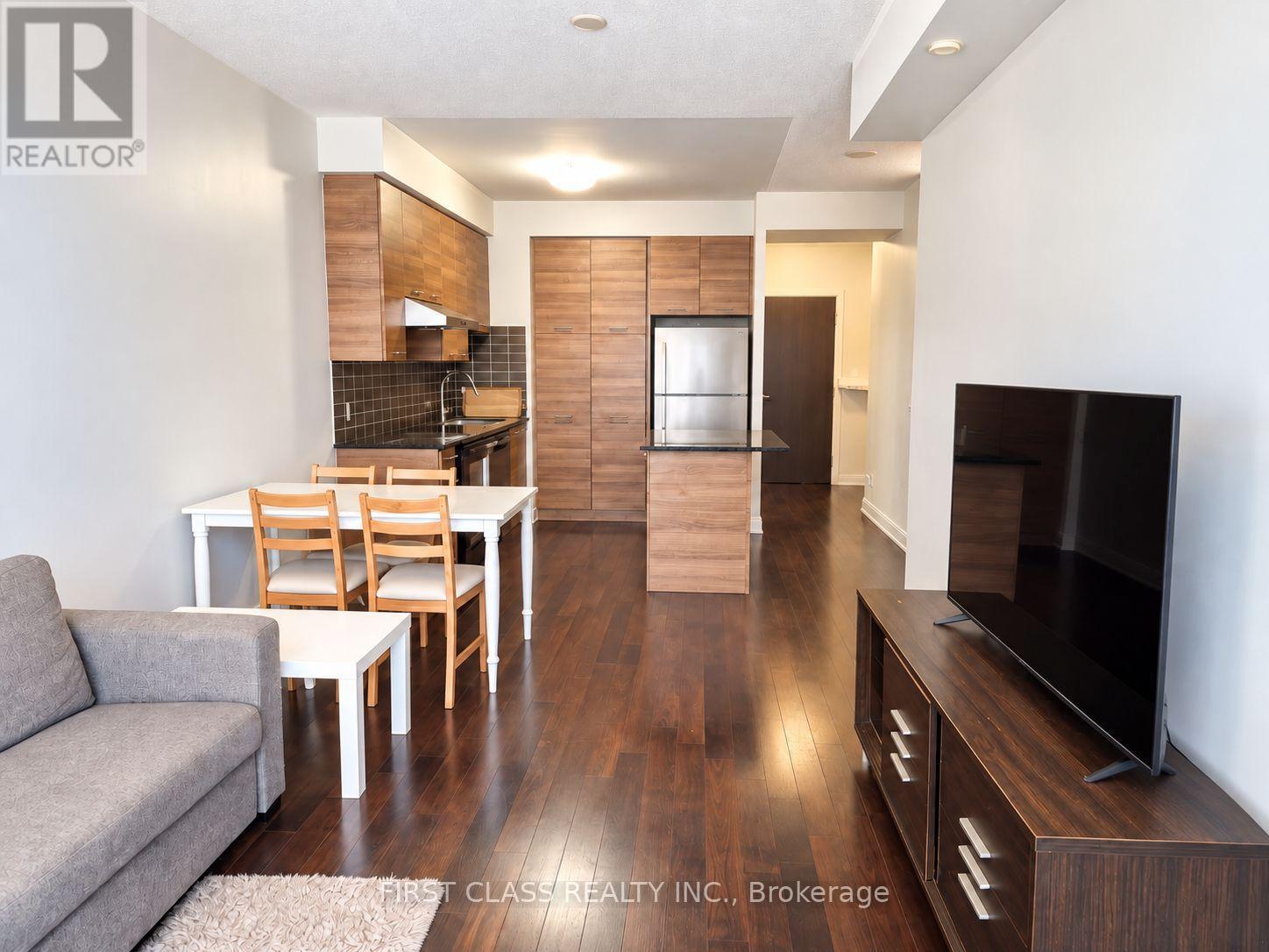 2216 - 135 Village Green Square Property Photo 9